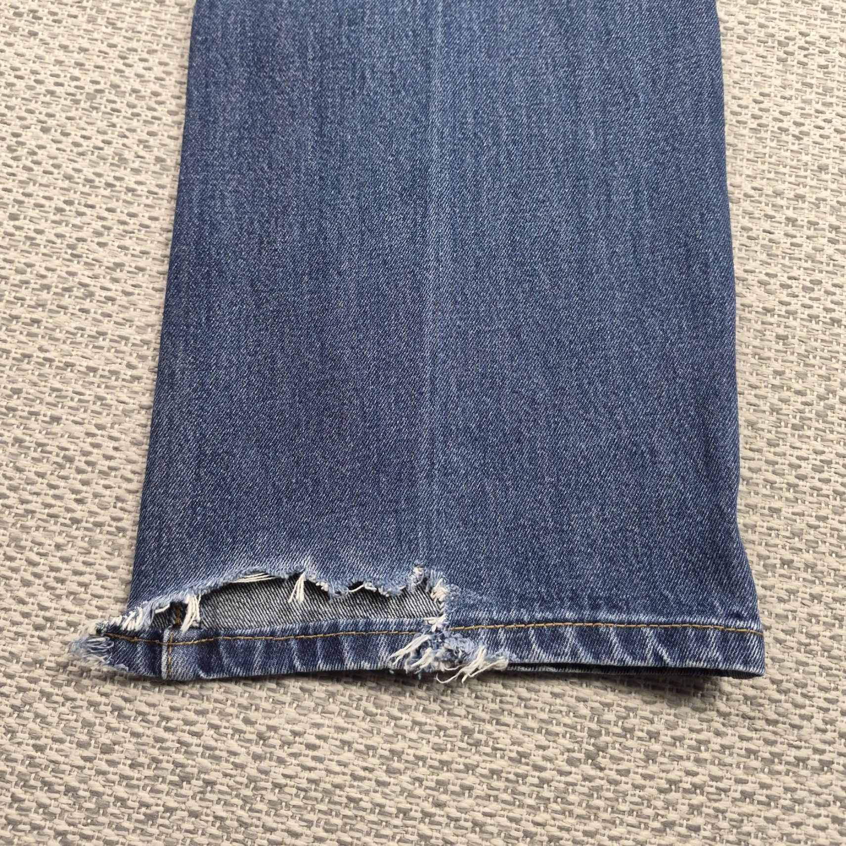Levi's VINTAGE Levi's 517 Jeans Mens 36x32 Blue Bootcut Denim Medium Wash Frayed Leg Hems Size US 36 / EU 52 - 5 Thumbnail