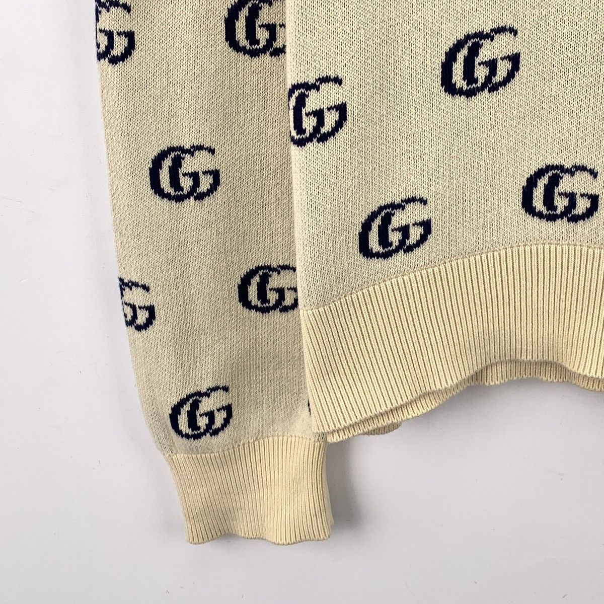 Gucci Gucci Beige All-over V-neck Long Sleeve Knit Sweater K26WX Size XS / US 0-2 / IT 36-38 - 4 Thumbnail