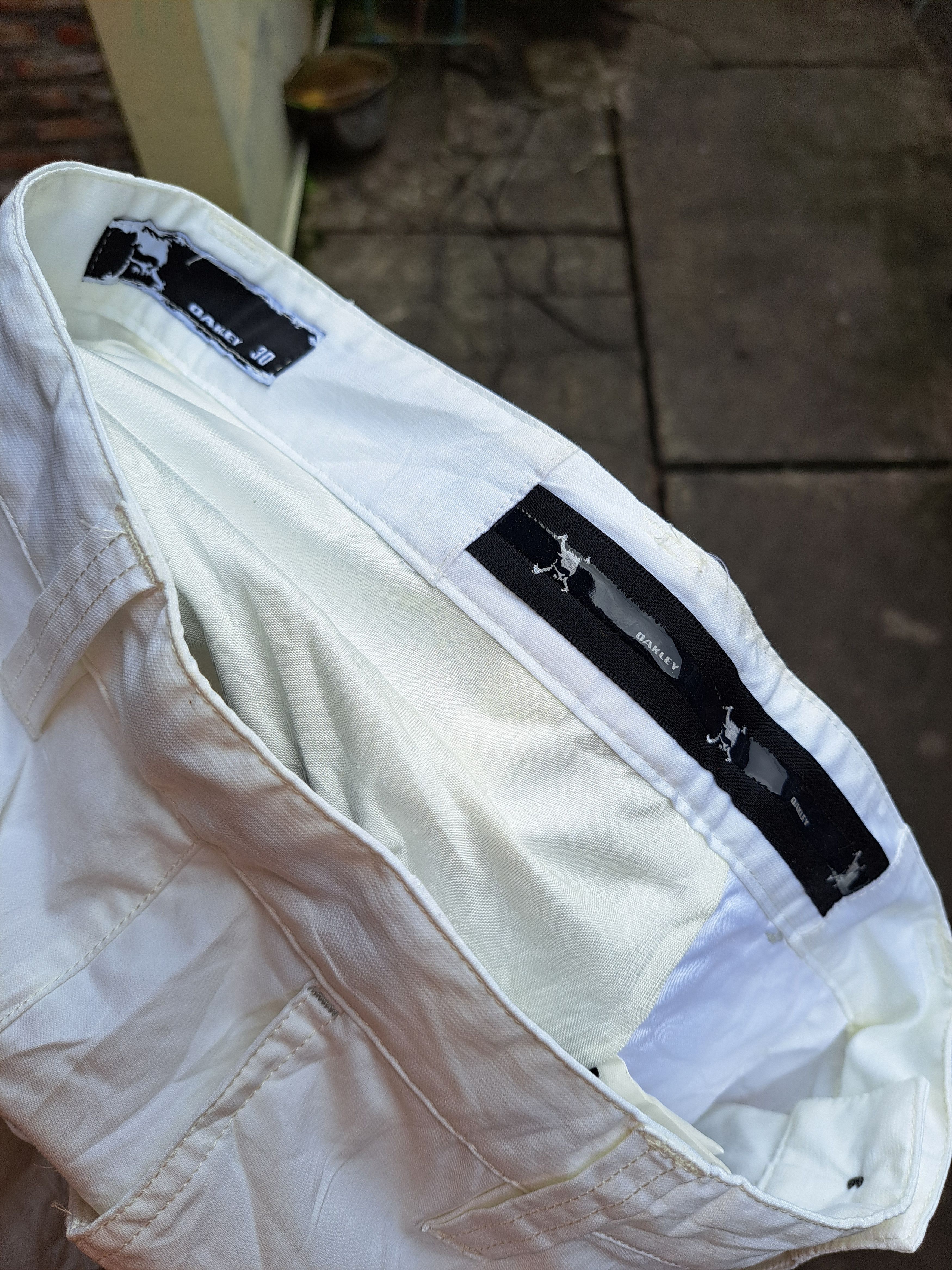 Oakley Vintage Y2K Oakley Hydrolix White Pants 7/8 Women Size 30 Size 30" / US 8 / IT 44 - 8 Thumbnail