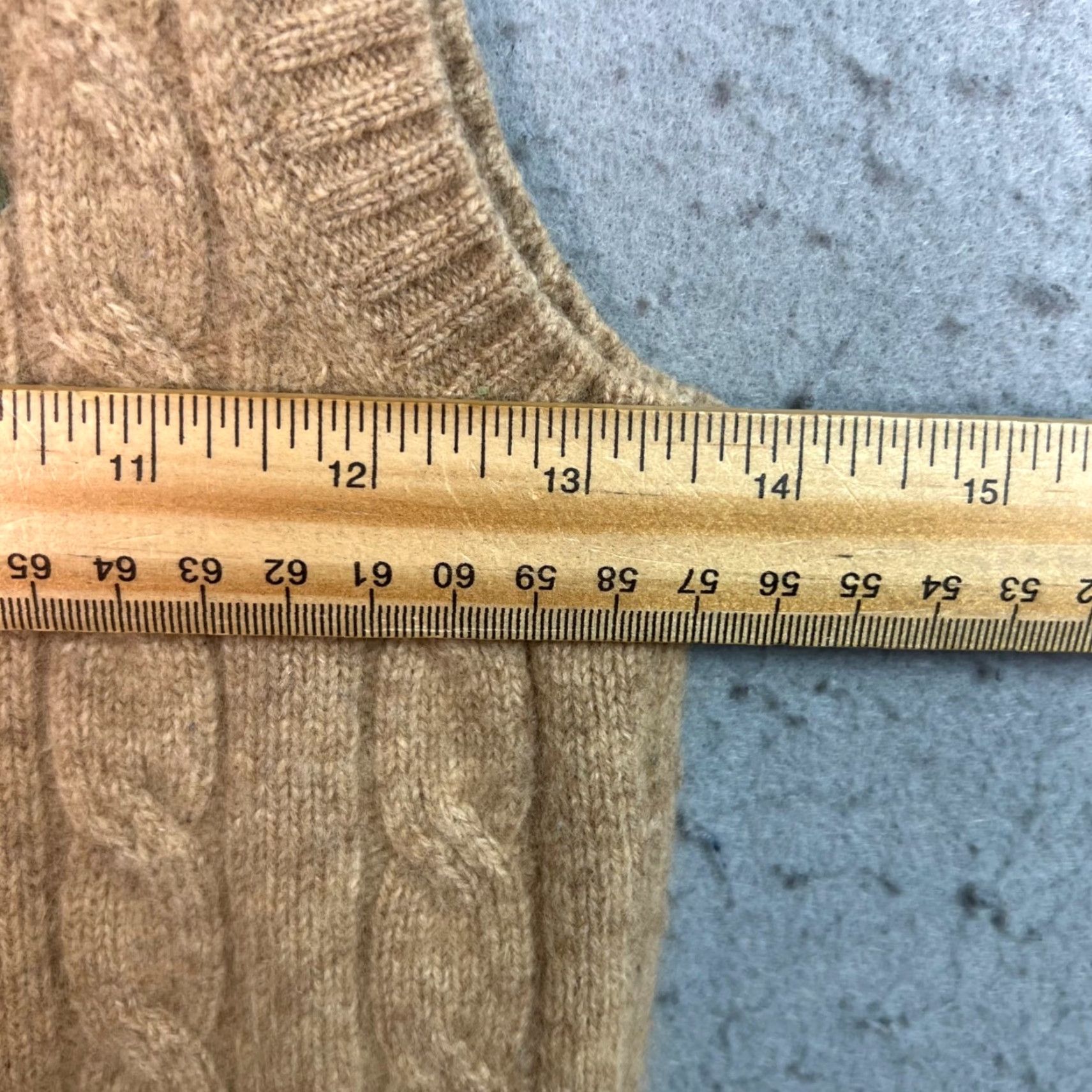 Logo 7 VINTAGE Vintage-Inspired Cable Knit Sweater Vest Tan With Green Monogram Logo Size XS / US 0-2 / IT 36-38 - 4 Thumbnail