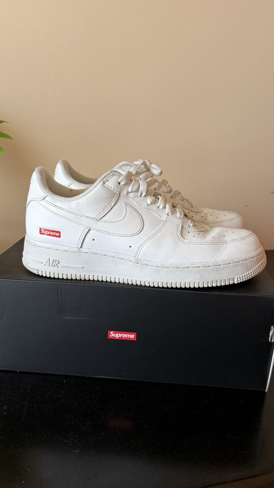Nike × Supreme Nike x Supreme Air Force 1 Low White – Size 8.5 – Box Logo Size US 8.5 / EU 41-42 - 2 Thumbnail
