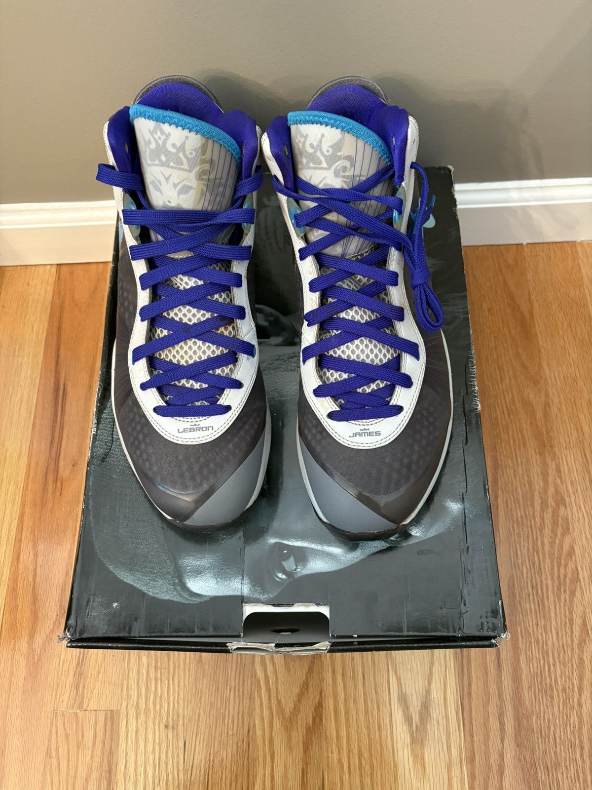 Nike Nike Lebron 8 V/2 Summit Lake Hornets Grey 429676-001 Men 12 Size US 12 / EU 45 - 1 Thumbnail