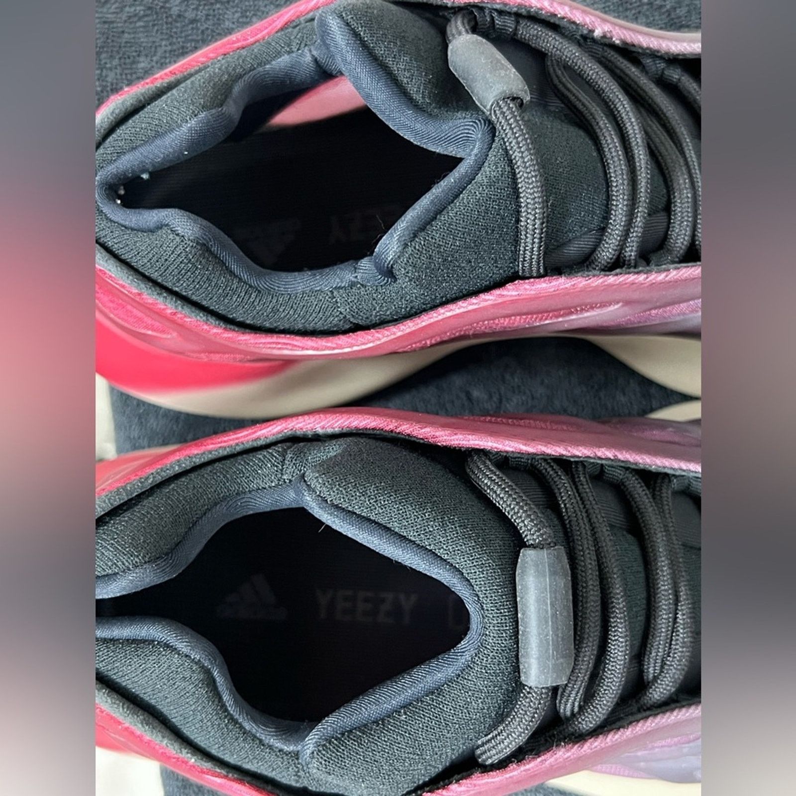 Adidas adidas Yeezy 700 V3 Fade Carbon 2022 WORN ONCE AUTHENTIC Size US 9.5 / EU 42-43 - 8 Thumbnail