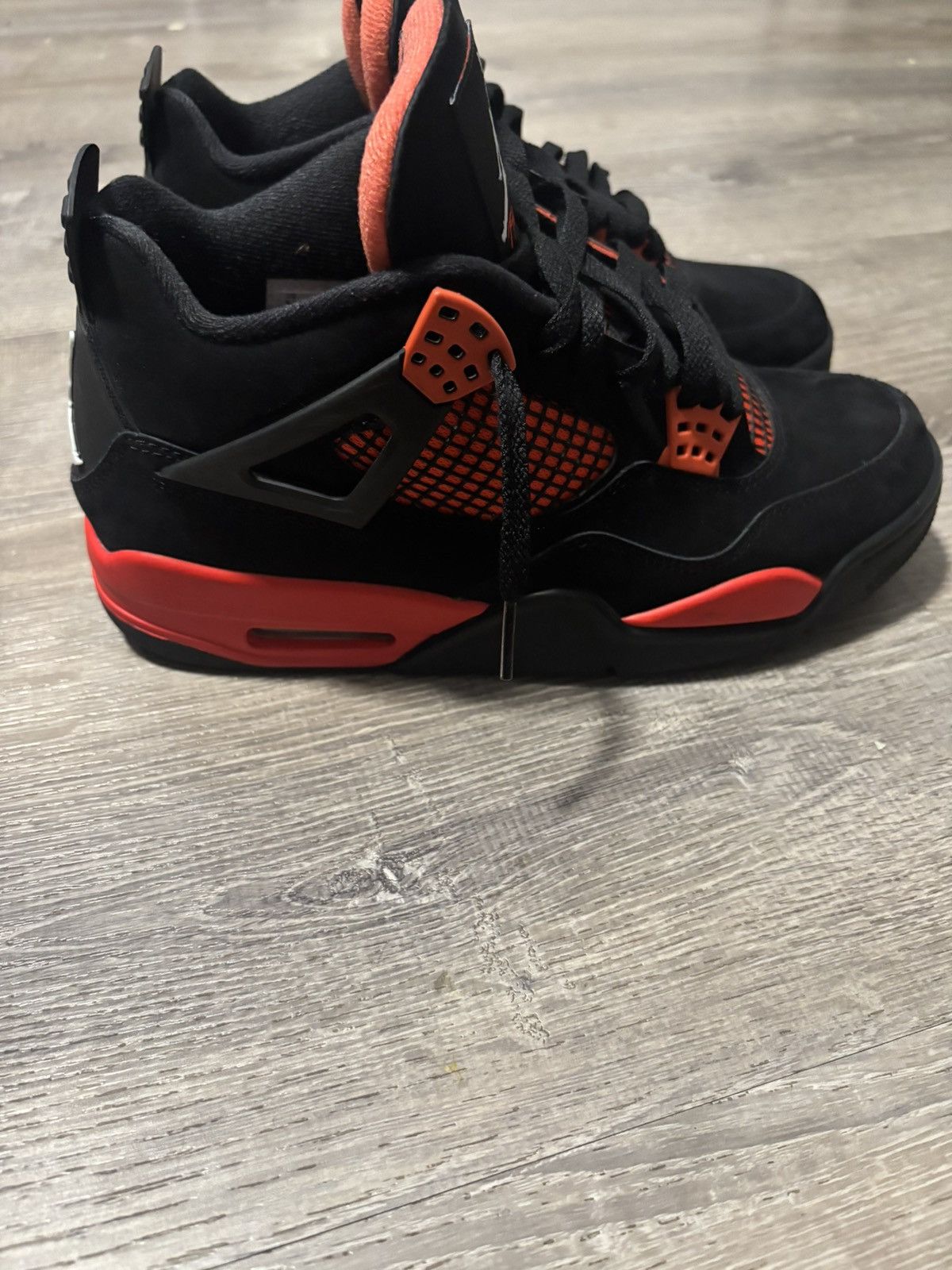 Jordan Brand Red thunder 4s (almost new!!) Size US 9.5 / EU 42-43 - 2 Thumbnail
