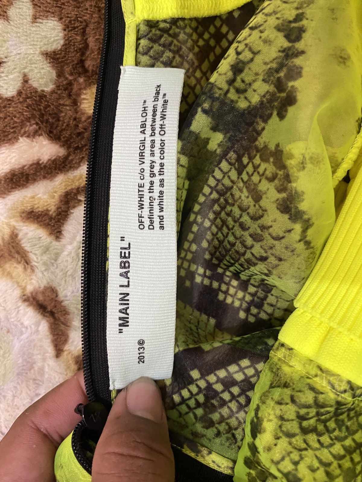 Off-White OFF-WHITE NEON YELLOW SNAKESKIN PRINT SLEEVELESS TOP Size S / US 4 / IT 40 - 3 Thumbnail
