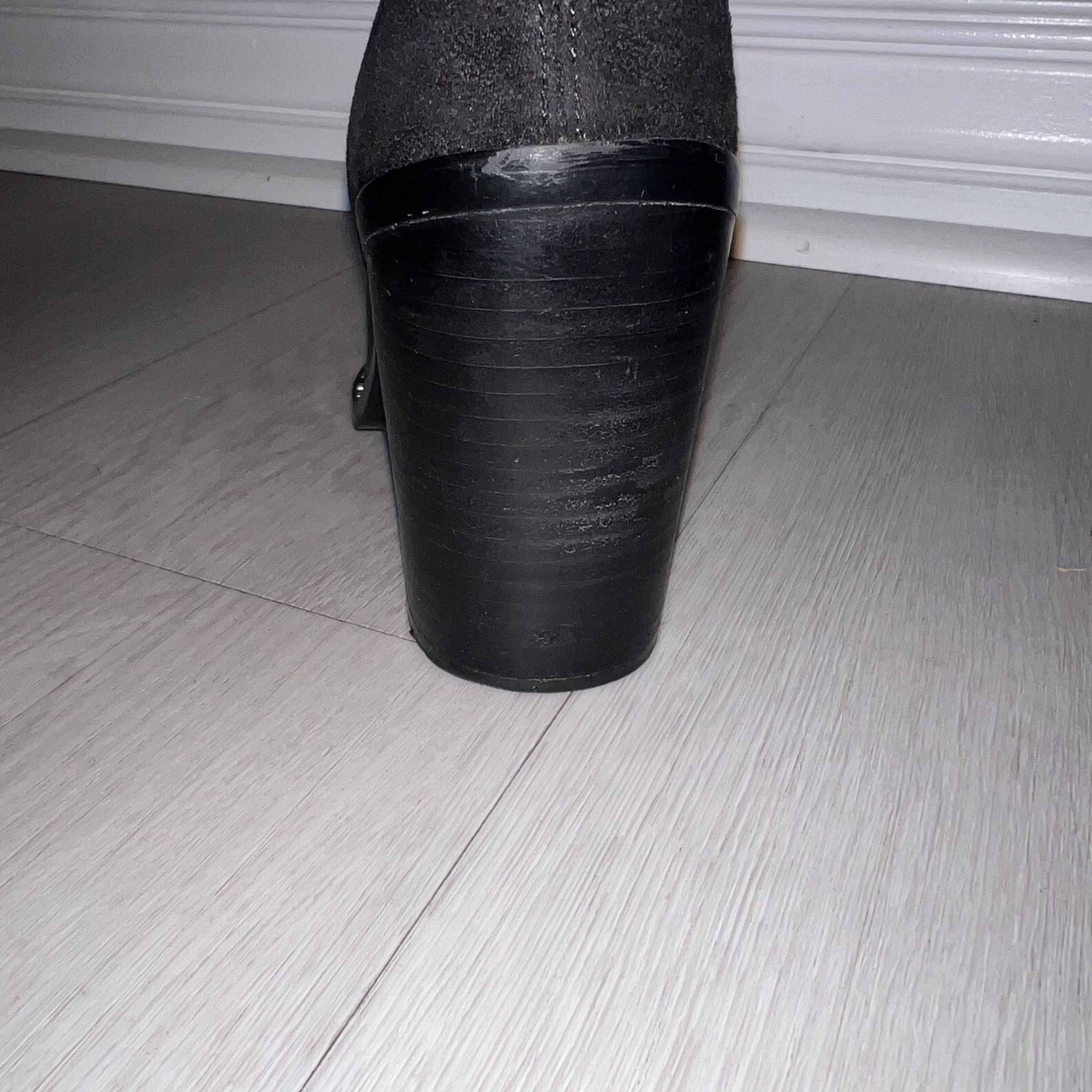 Aldo Aldo Loviren Black Studded Suede and Leather Ankle Boots 7.5 Size US 7.5 / IT 37.5 - 11 Thumbnail