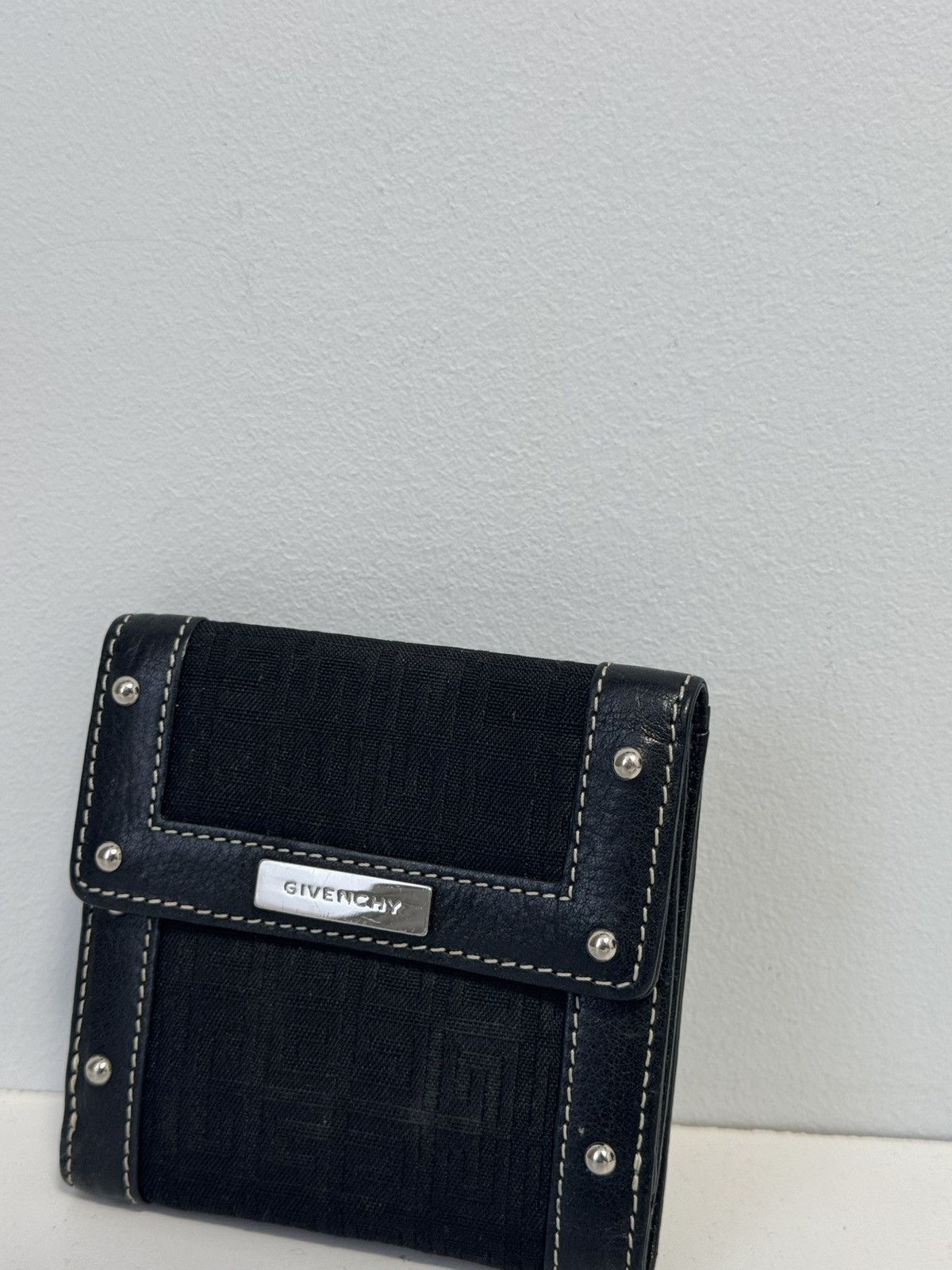 Givenchy Auth Givenchy Vintage Leather Compact Wallet Preowned Black Size ONE SIZE - 6 Thumbnail