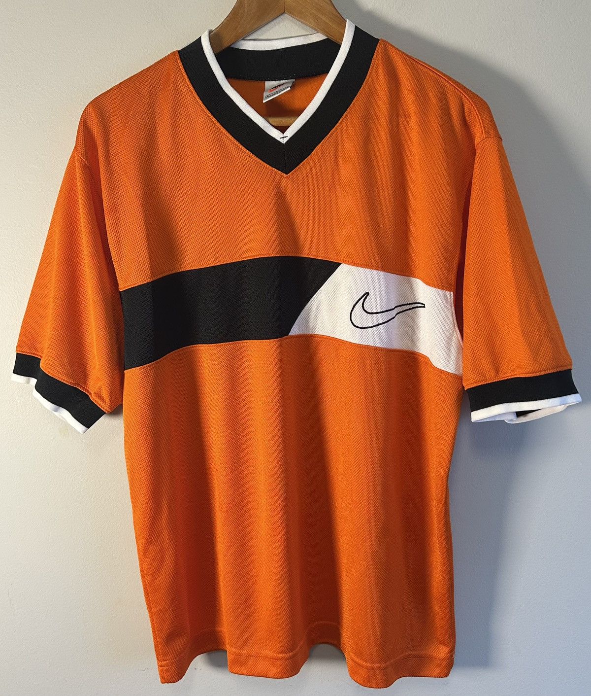 Nike Vintage Nike Shirt Orange Black Swoosh Athletic USA 90s Size US M / EU 48-50 / 2 - 1 Thumbnail
