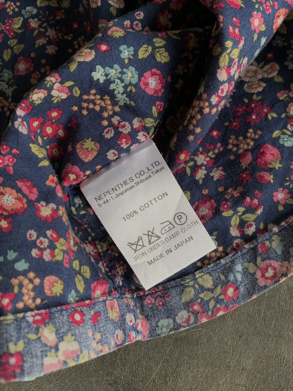Needles 💥LAST SALE💥Needles Nepenthes Floral print Shirt Size US M / EU 48-50 / 2 - 6 Thumbnail