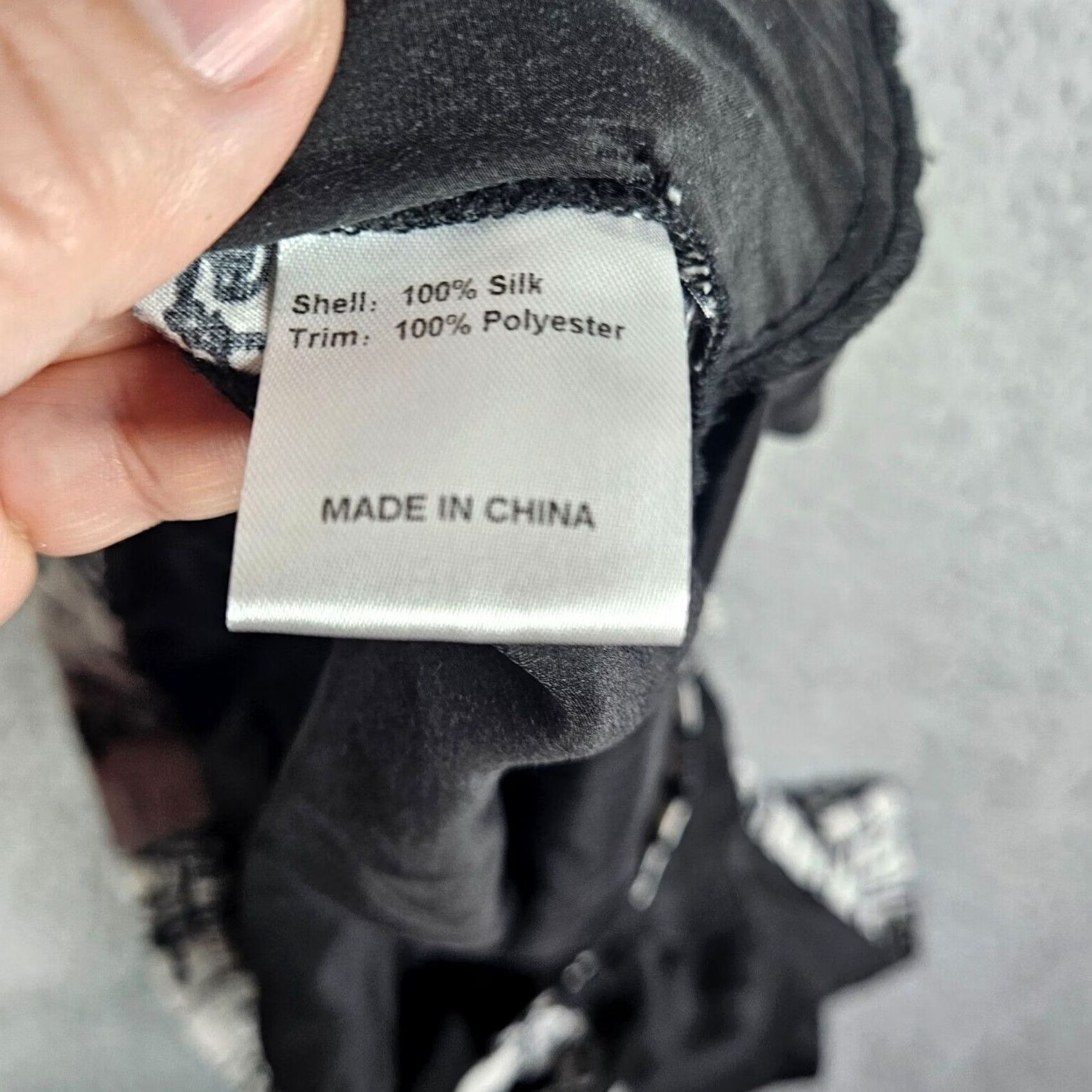 Vintage Shades Jogger Pants Women's Black Silk Size M Tight Tapered Casual Modern Style Regular Rise Mid 8.5-10.5 in Mens Womens Girls Boys Size 32" / US 10 / IT 46 - 6 Thumbnail