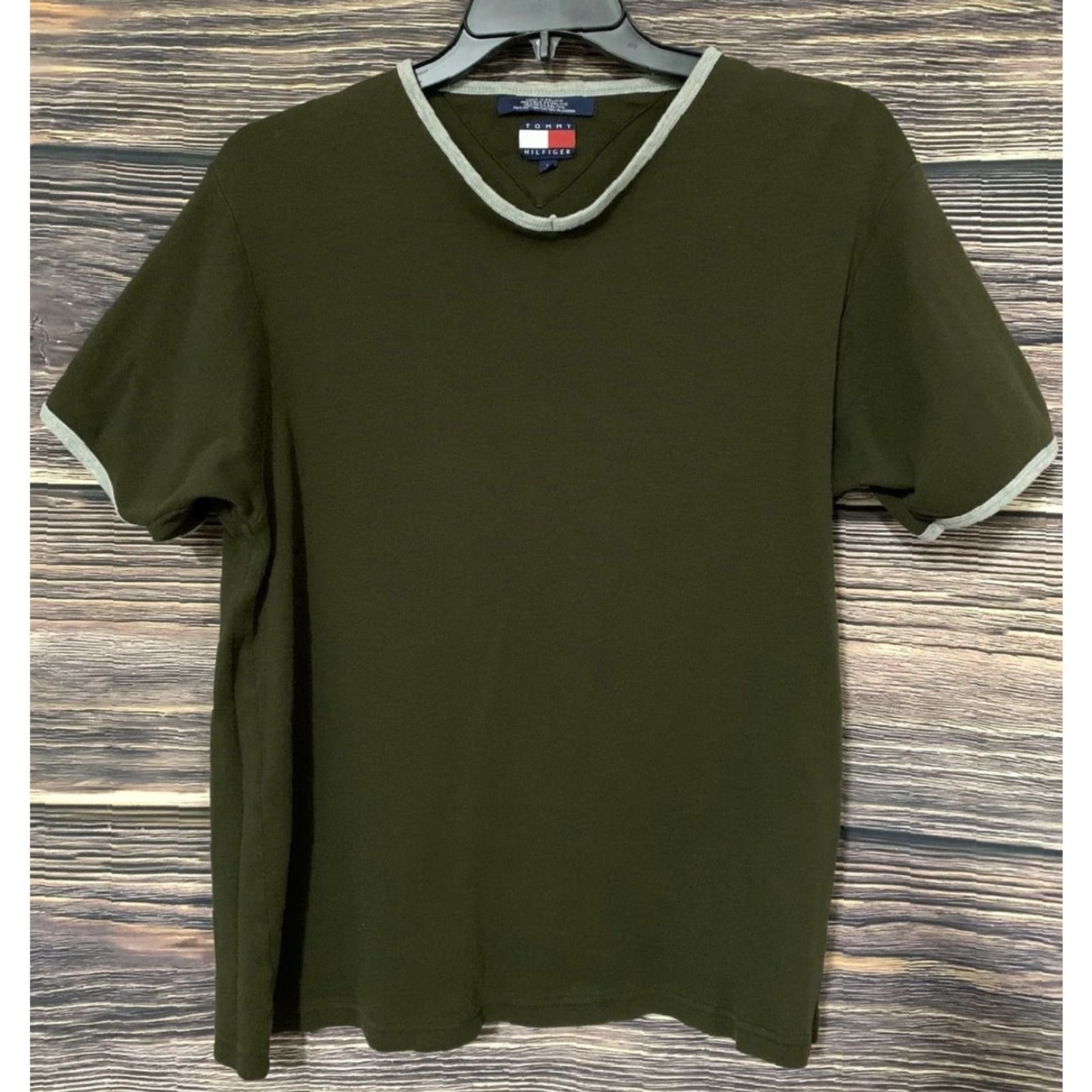 Tommy Hilfiger VINTAGE Tommy Hilfiger Men’s T-Shirt Green V-Neck Large Hunter Year 2000 Mens Short Sleeve Size US L / EU 52-54 / 3 - 2 Thumbnail