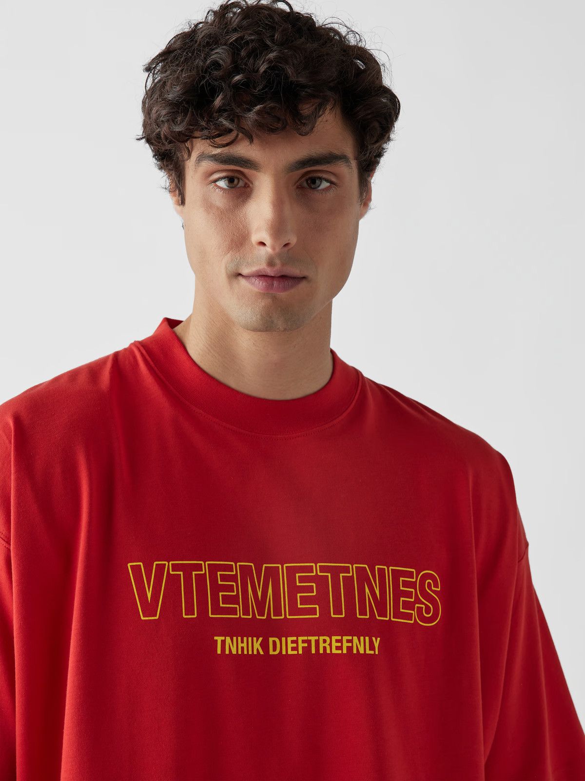 Vetements o1y0924 T-Shirt in Red Size US M / EU 48-50 / 2 - 5 Thumbnail