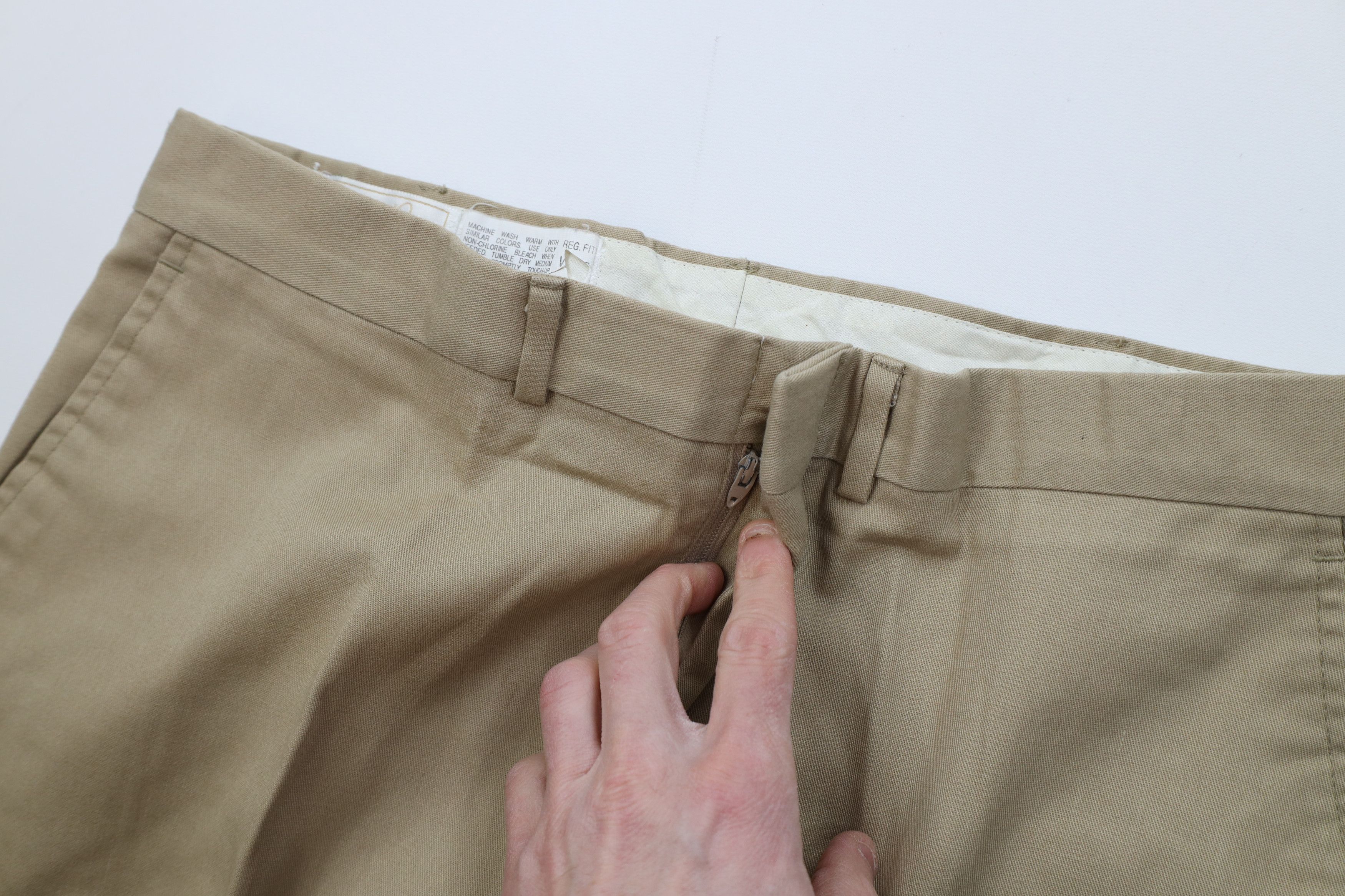 Vintage Vintage 70s Streetwear Wide Leg Chino Pants Trousers Tan Size US 34 / EU 50 - 8 Thumbnail