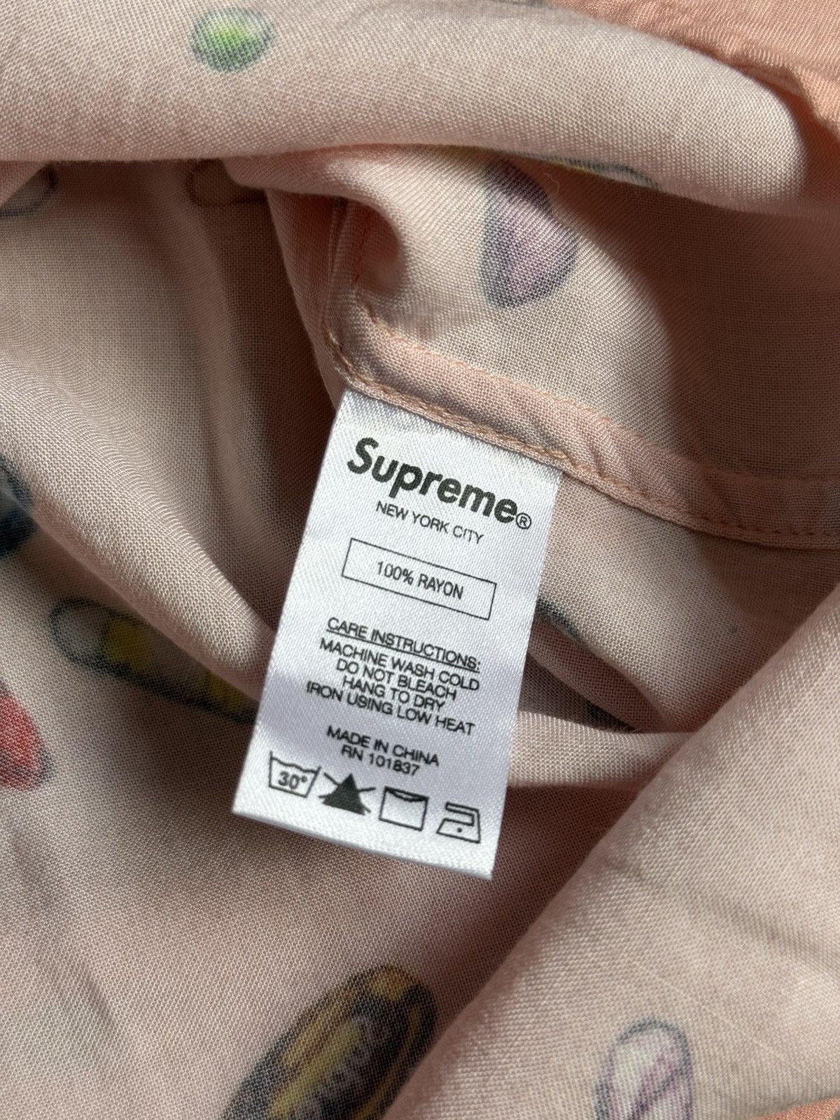 Supreme 2017 Pills button up shirt Size US M / EU 48-50 / 2 - 4 Thumbnail