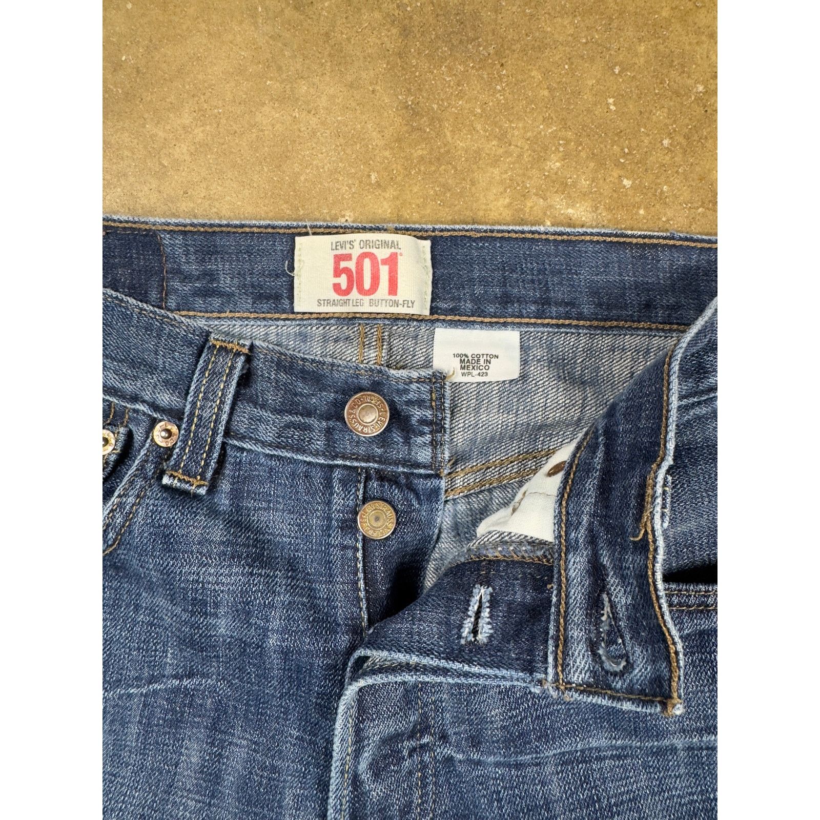 Levi's Levi’s 501 Men’s Jeans 29x32 Straight Leg Button Fly Denim Size US 29 - 3 Thumbnail