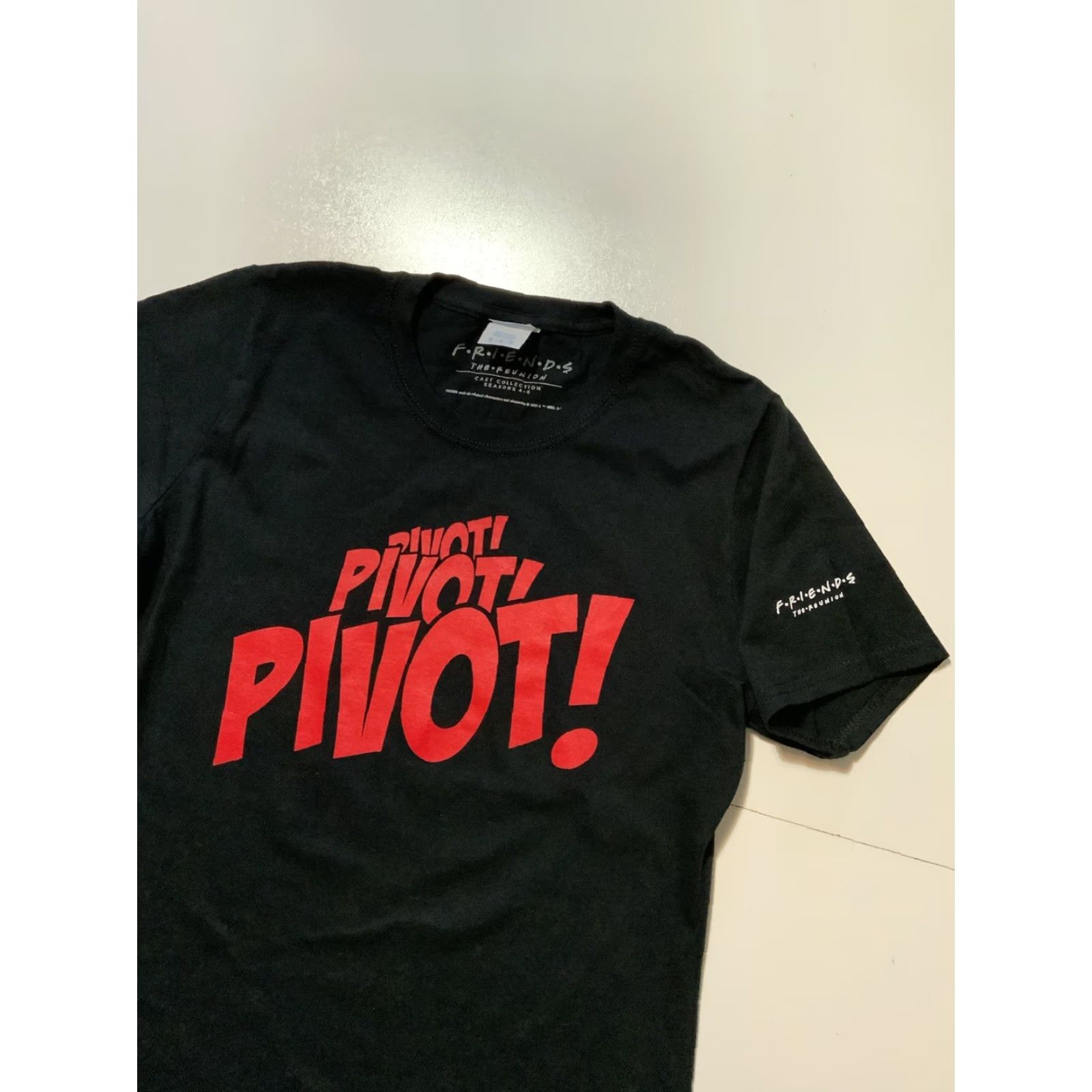 Port & Company VINTAGE Friends The Reunion Cast Collection Pivot Graphic Black T-Shirt Sz. M Mens Shirts M Black Friends Pivot Graphic"} Size US M / EU 48-50 / 2 - 3 Thumbnail
