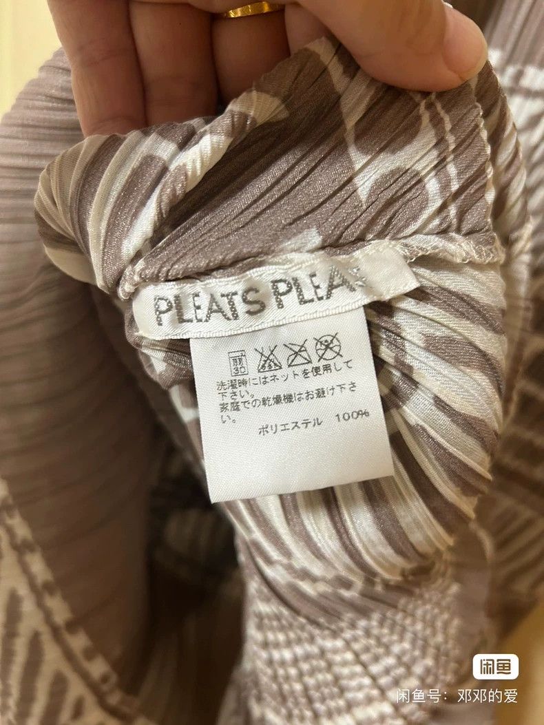 Issey Miyake Issey Miyake size:2 Brown pleated dress Size XS / US 0-2 / IT 36-38 - 1 Thumbnail