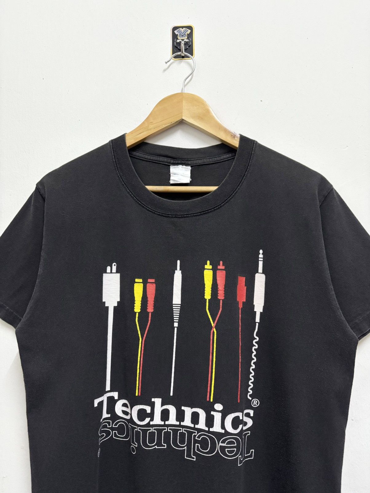 Band Tees 2000’s Technics Mix Cable Wireless / DJ DMC Champion T-Shirt Size US M / EU 48-50 / 2 - 3 Thumbnail