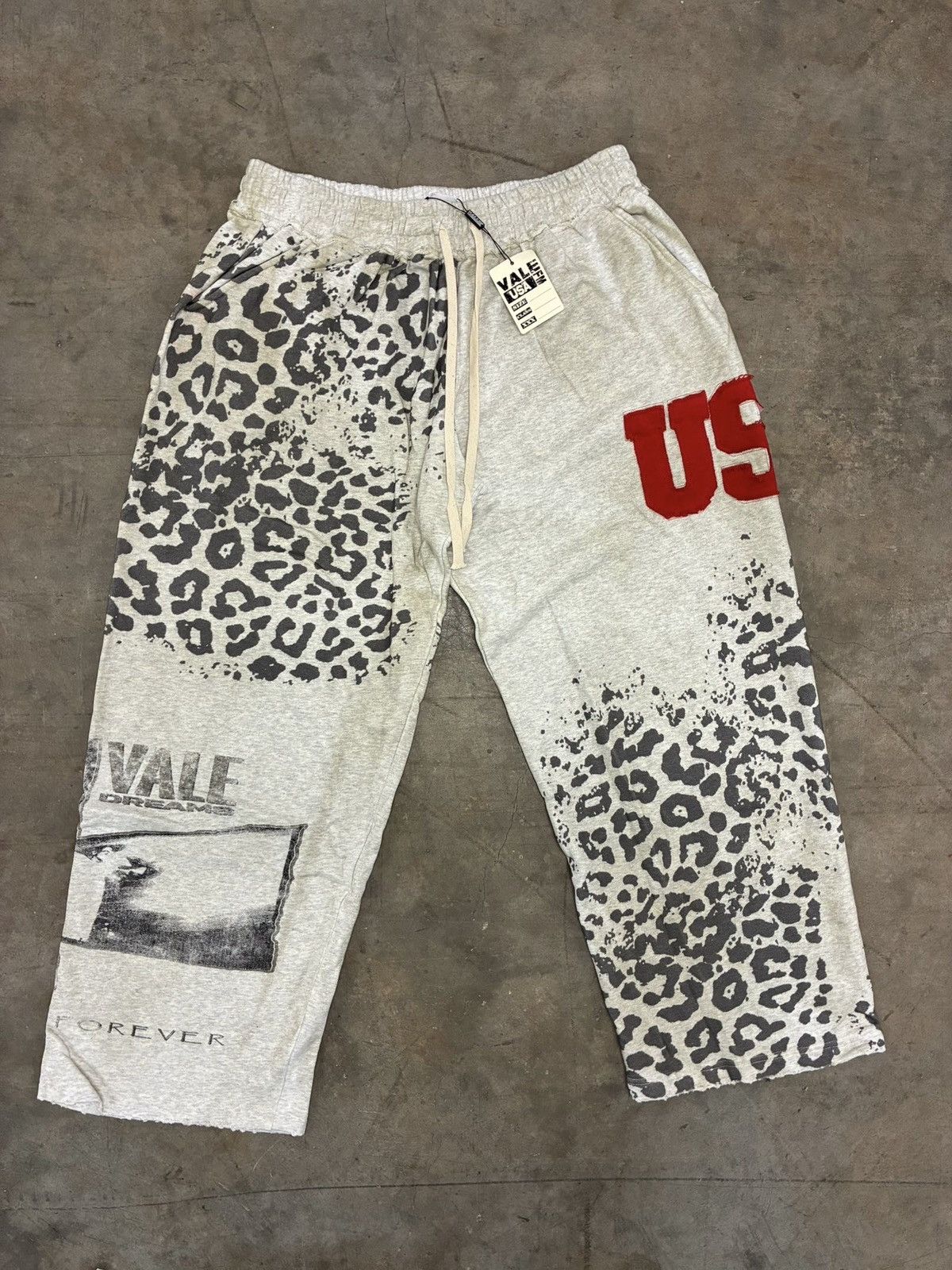 Vale Forever Valley White Cheetah Camo Sweatpants Medium