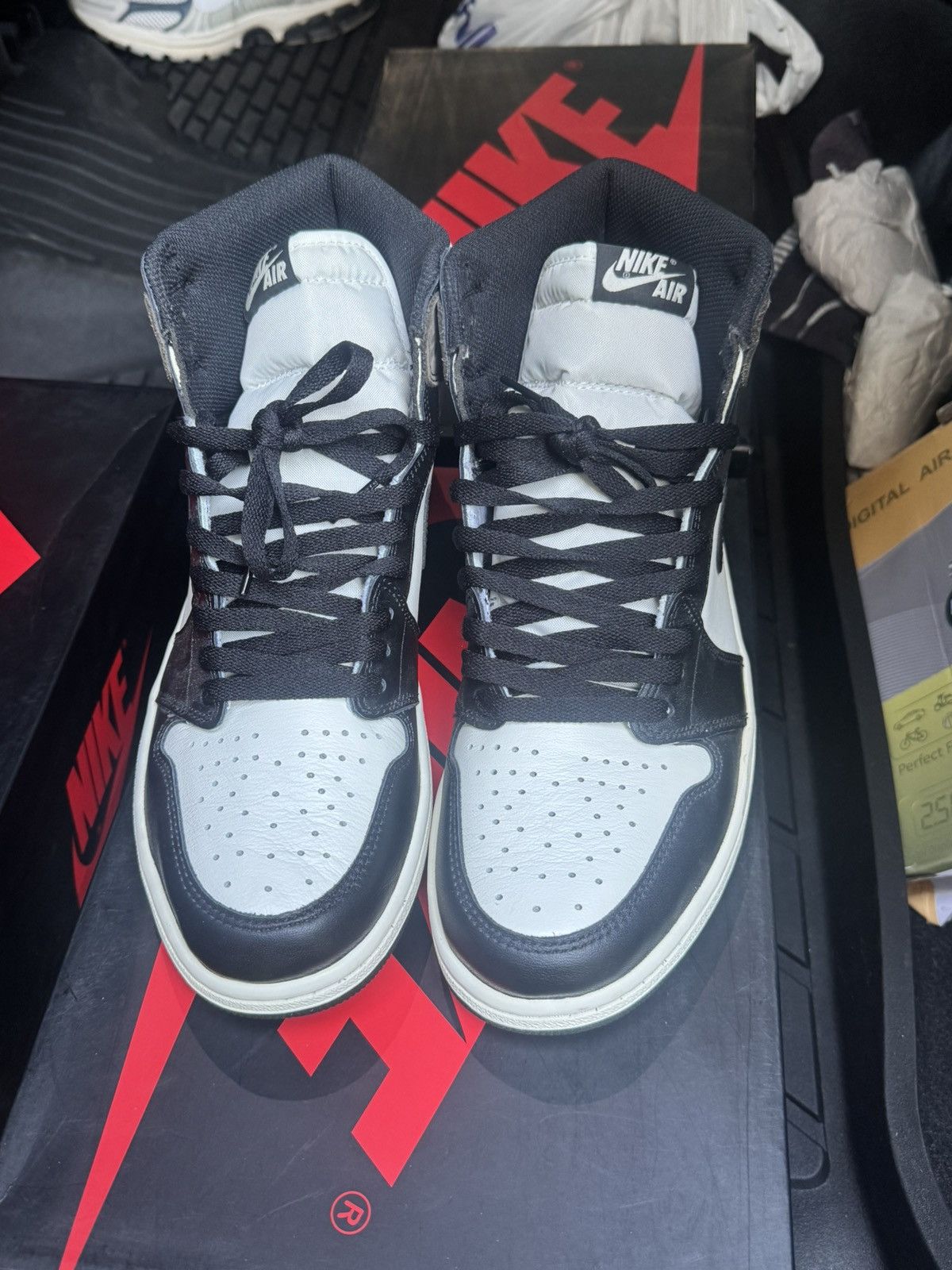 Jordan Brand Jordan 1 High Retro Mocha Size US 10.5 / EU 43-44 - 2 Thumbnail