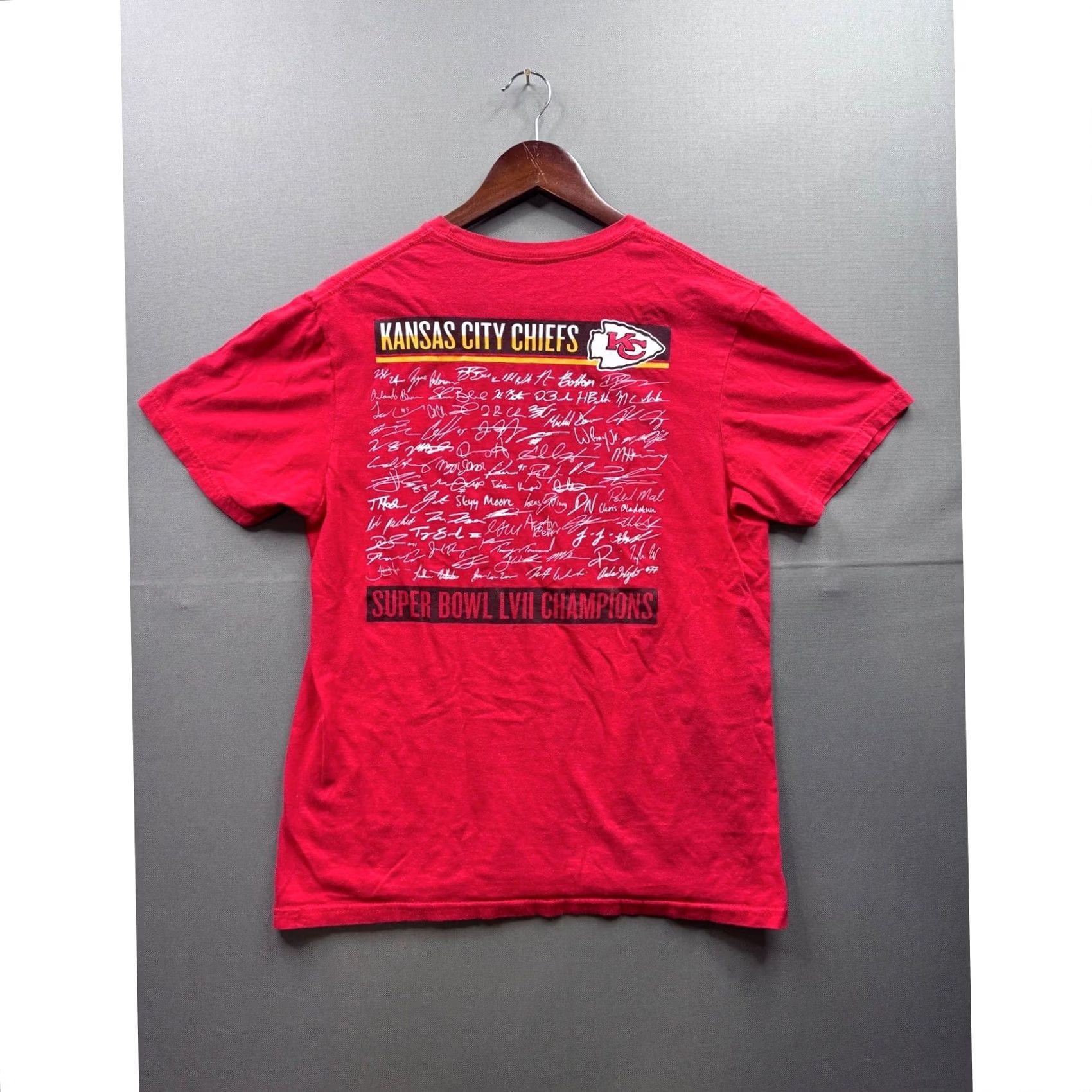 Vintage Fanatics Kansas City Chiefs Super Bowl LVII Champions Red T Shirt Adult M Size US M / EU 48-50 / 2 - 5 Thumbnail