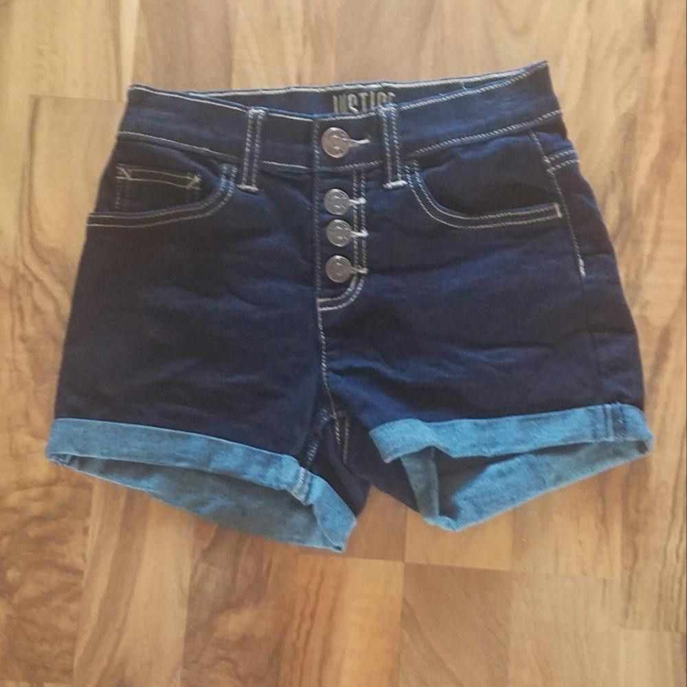 Designer Justice Buttonfly Jean Shorts Size 10 Size US 26 / EU 42 - 3 Thumbnail