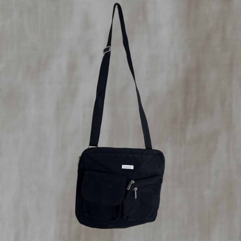Vintage VINTAGE Baggallini Crossbody Bag Black Small Womens Small Nylon Snap Flaw Broken Snap 10x10x1 Size ONE SIZE - 1 Thumbnail