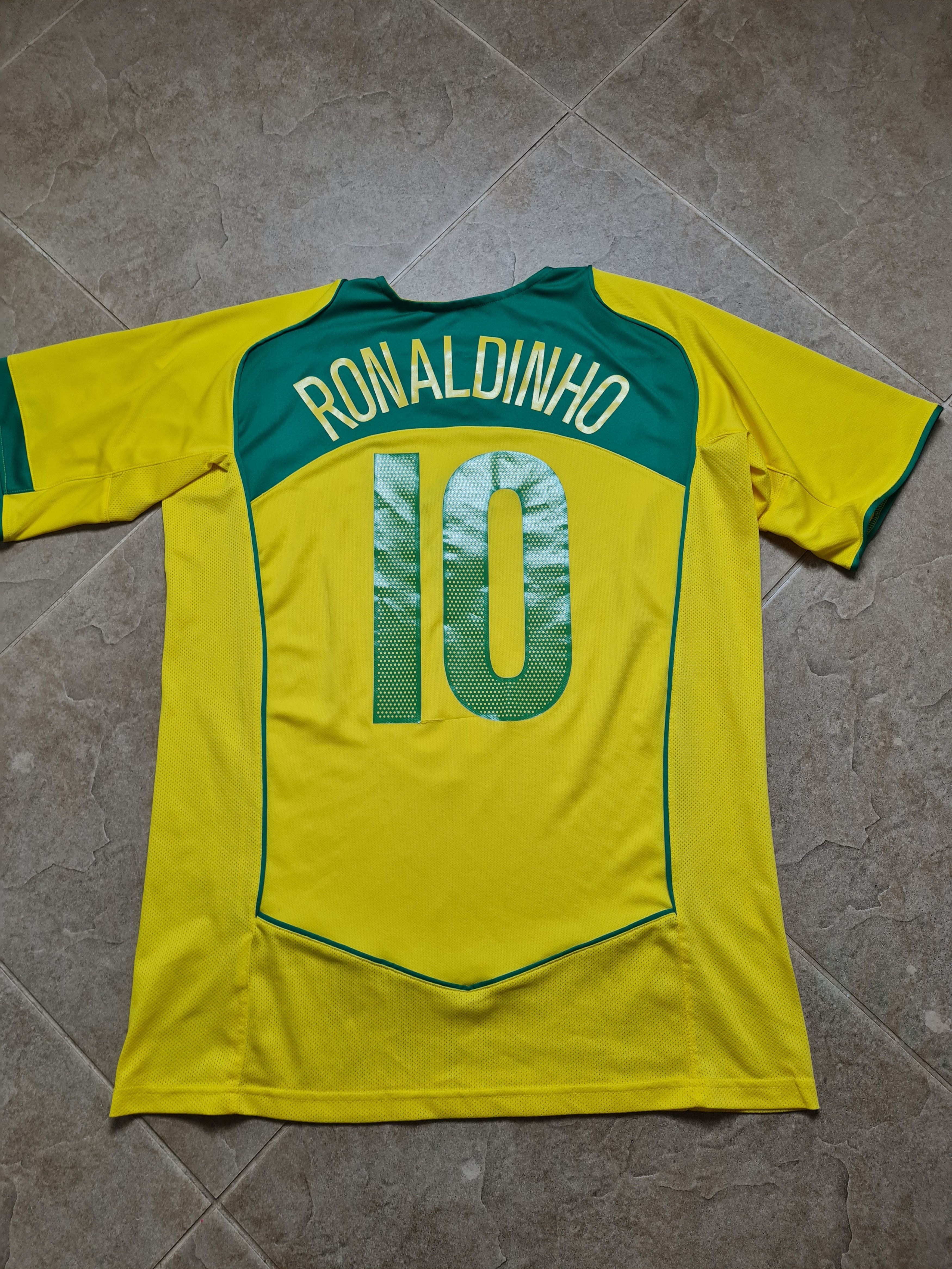 Nike NIKE Brazil 2004 #10 Ronaldinho Vintage Soccer Shirt Size US L / EU 52-54 / 3 - 1 Thumbnail