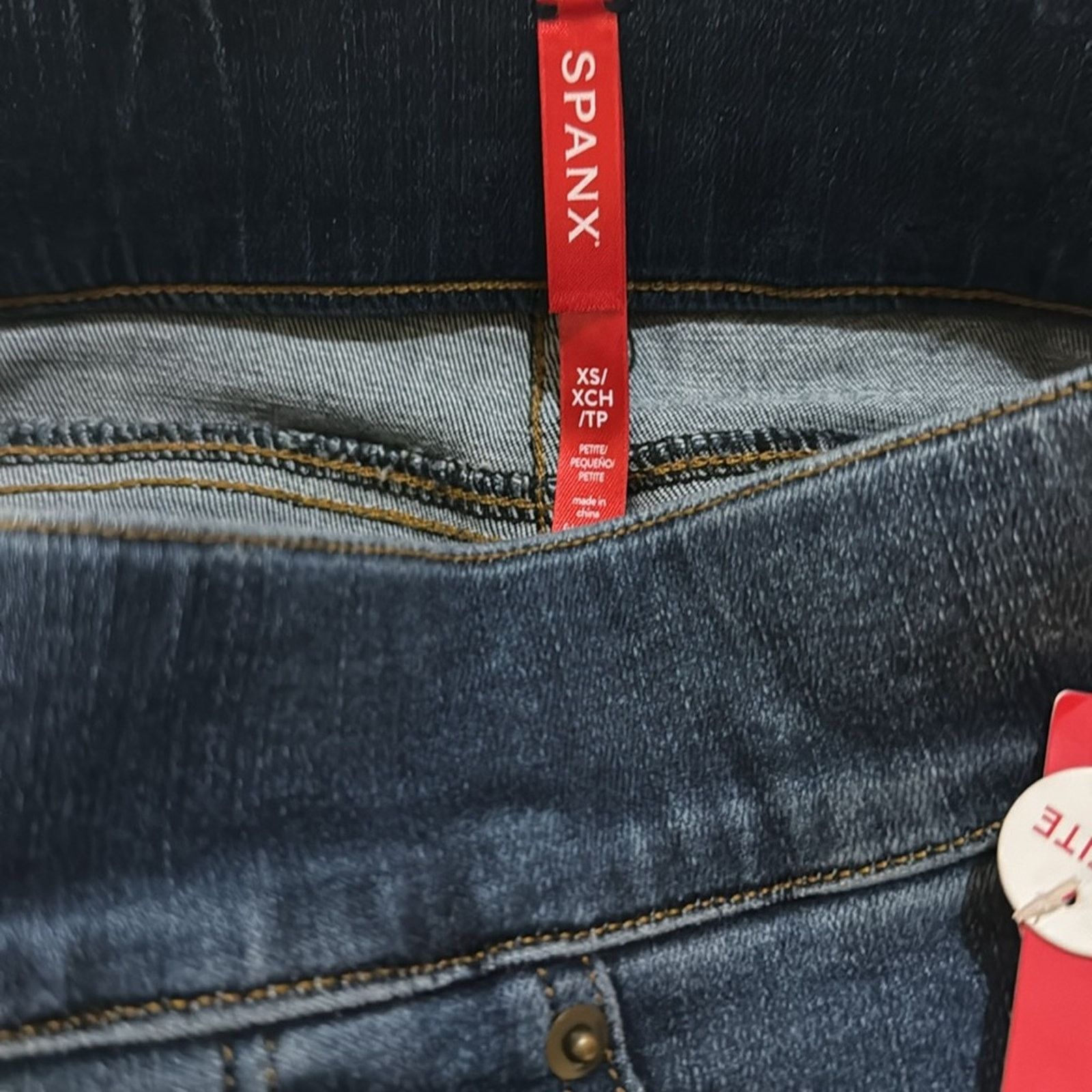 Spanx SPANX Distressed Ankle Skinny Jeans in Medium Wash Size XSP Size 24" / US 00 / IT 34 - 8 Thumbnail