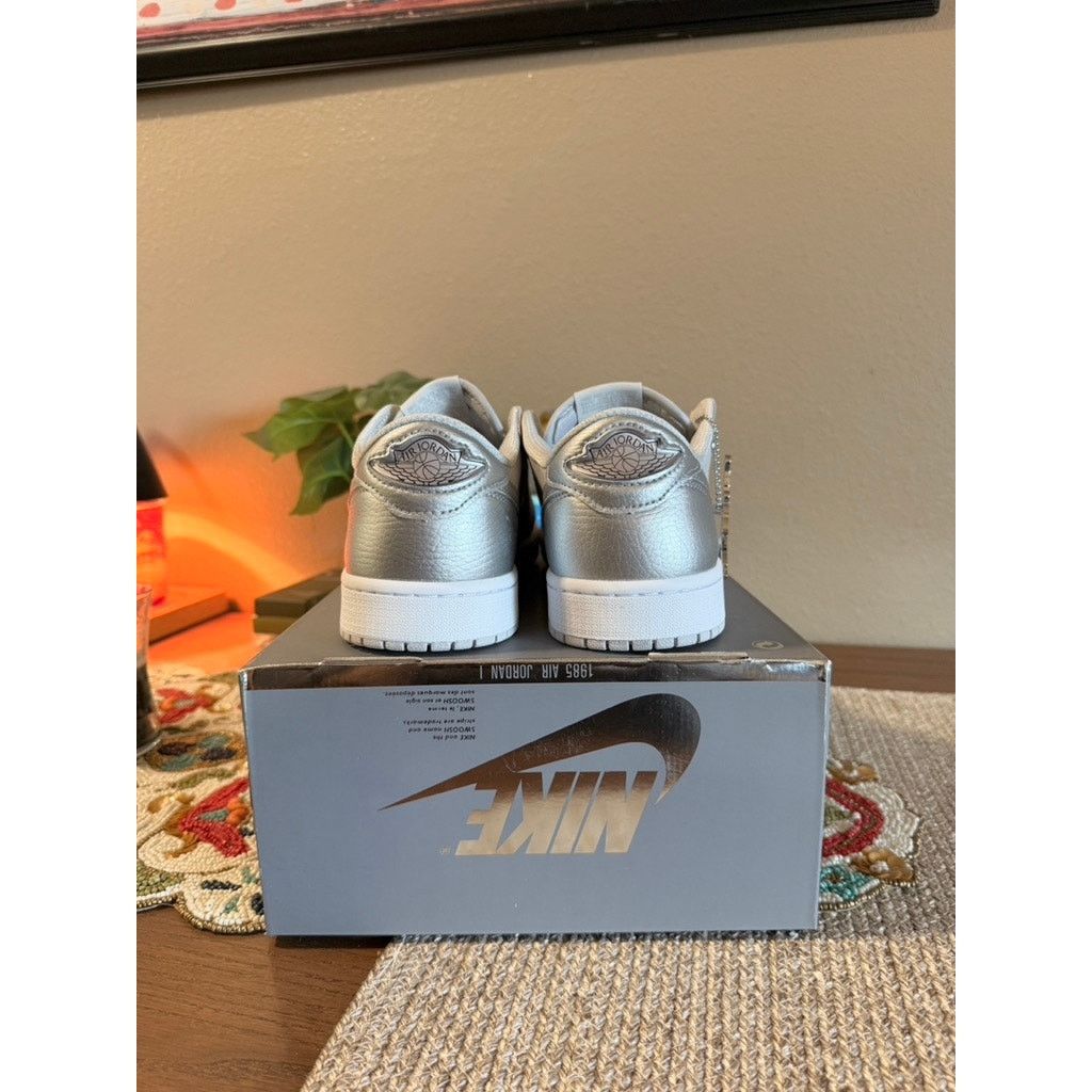 Jordan Brand × Nike Jordan 1 Retro Low OG Metallic Silver Neutral Grey White Size US 9.5 / EU 42-43 - 4 Thumbnail