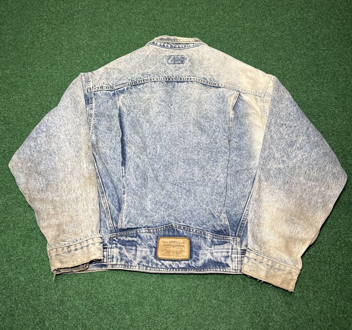 Levi's Vintage Clothing Vintage 80s Levi’s Denim Trucker Jacket Large Distressed Size US L / EU 52-54 / 3 - 3 Thumbnail