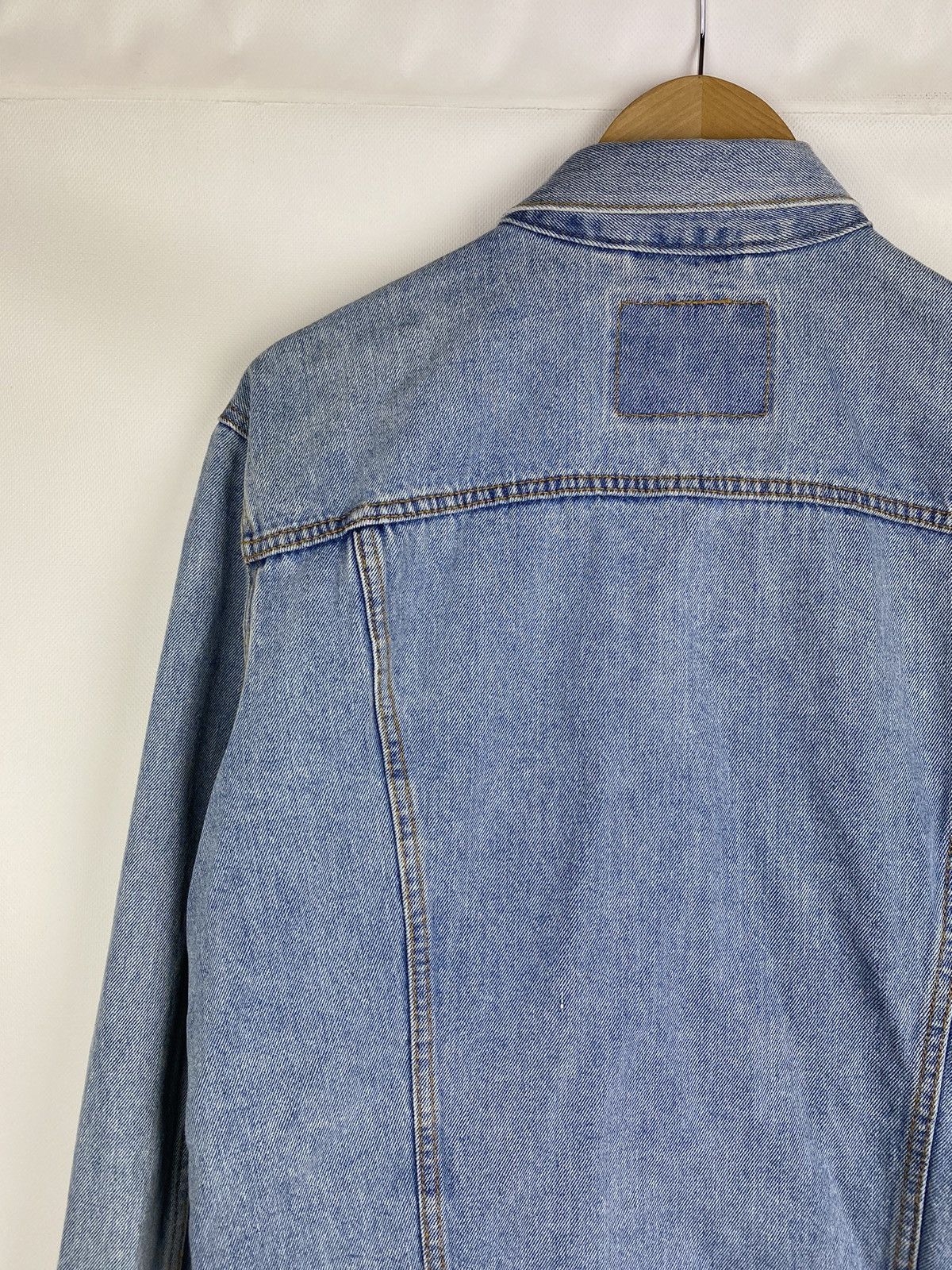Levi's Levi’s men’s denim trucker jacket size L light blue Size US L / EU 52-54 / 3 - 17 Thumbnail