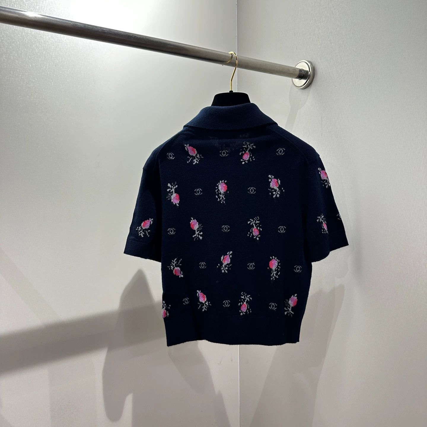 Chanel Chanel may210 22K Floral Crystal Polo 36 Cashmere Size XS / US 0-2 / IT 36-38 - 2 Thumbnail