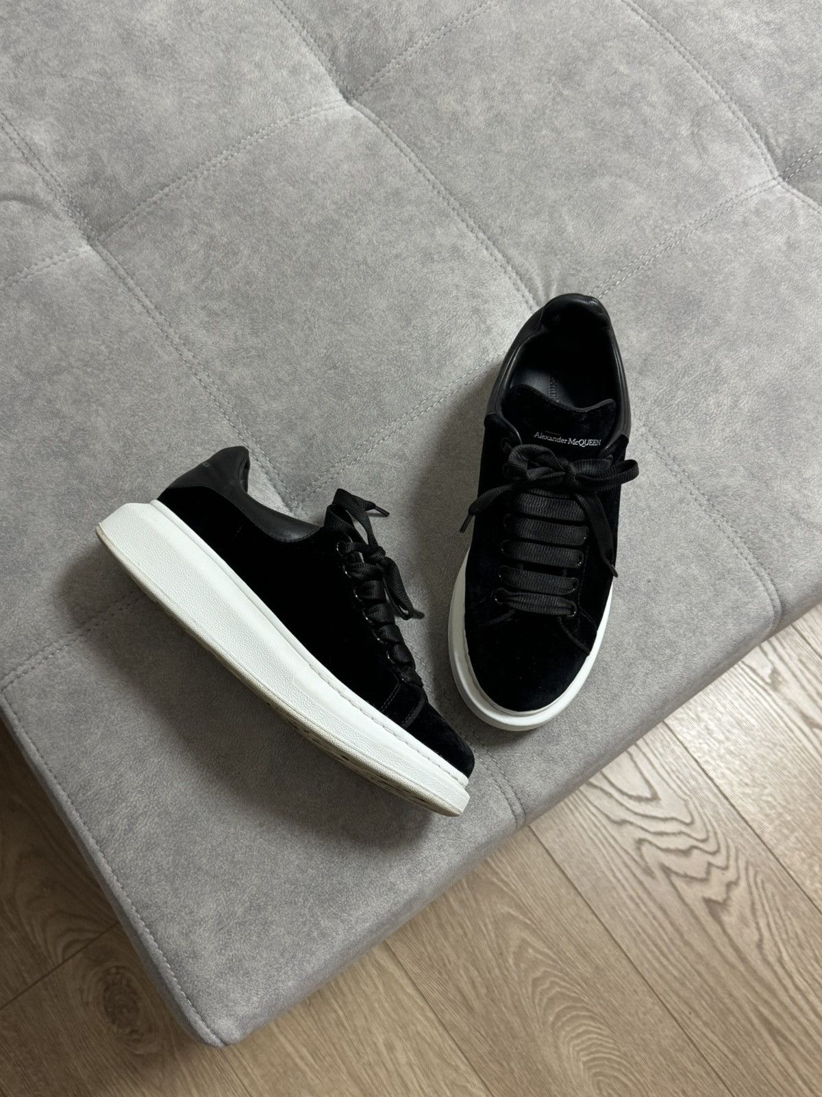 Alexander McQueen Rare Alexander McQueen Black Velvet Sneakers Shoes 40 Size US 9 / IT 39 - 3 Thumbnail