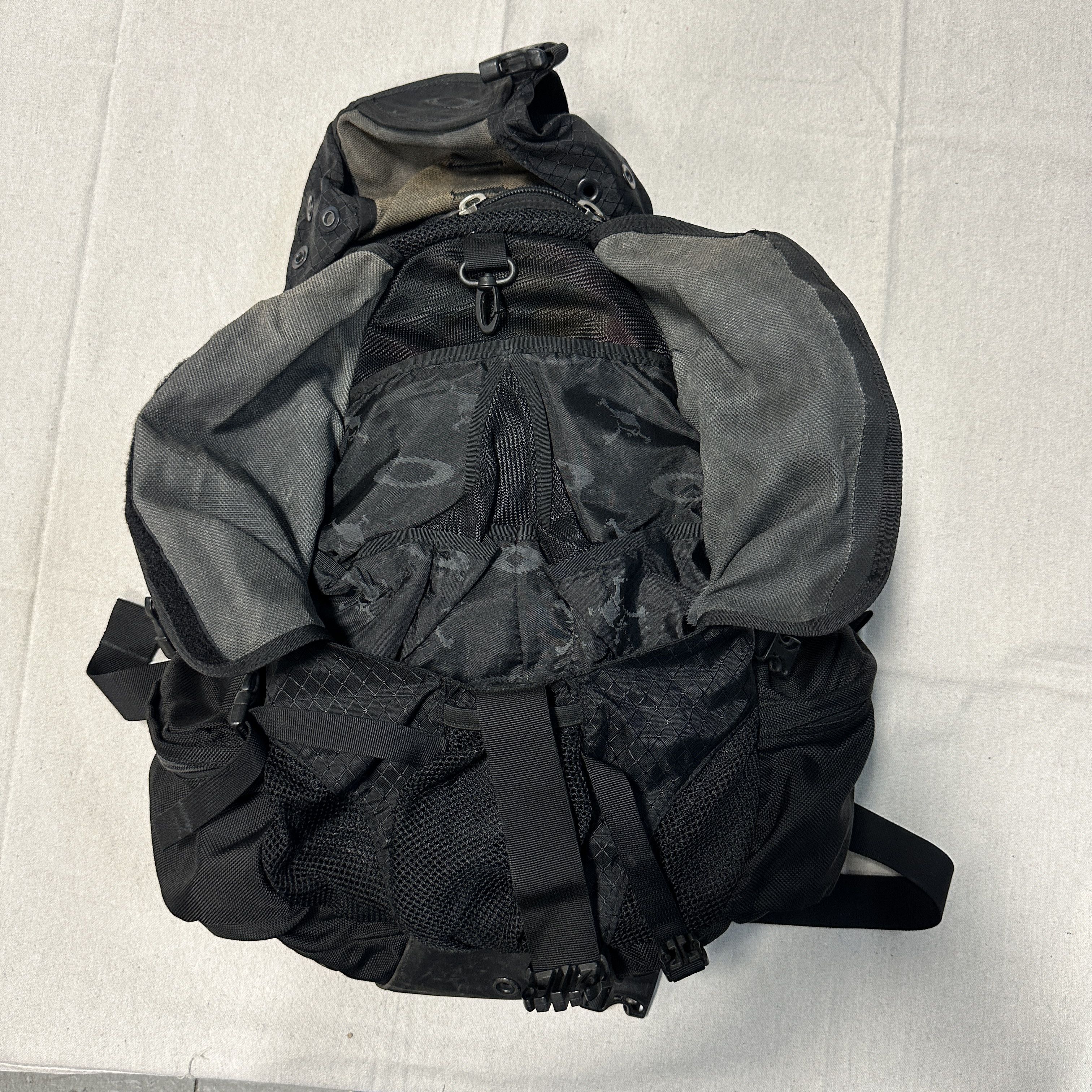 Oakley Vintage Oakley Tactical Nylon Backpack 90s Tech y2k Size ONE SIZE - 6 Thumbnail