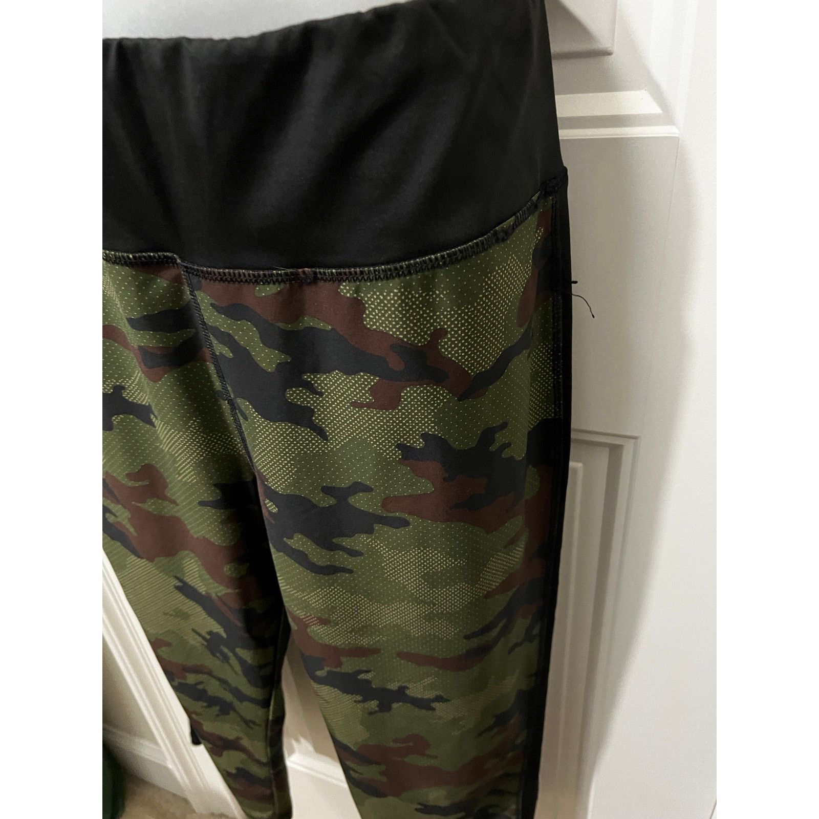Athletic Works XXL 19" Printed Core Performance Capris Pants Camouflage Size 42" / US 20 - 6 Thumbnail