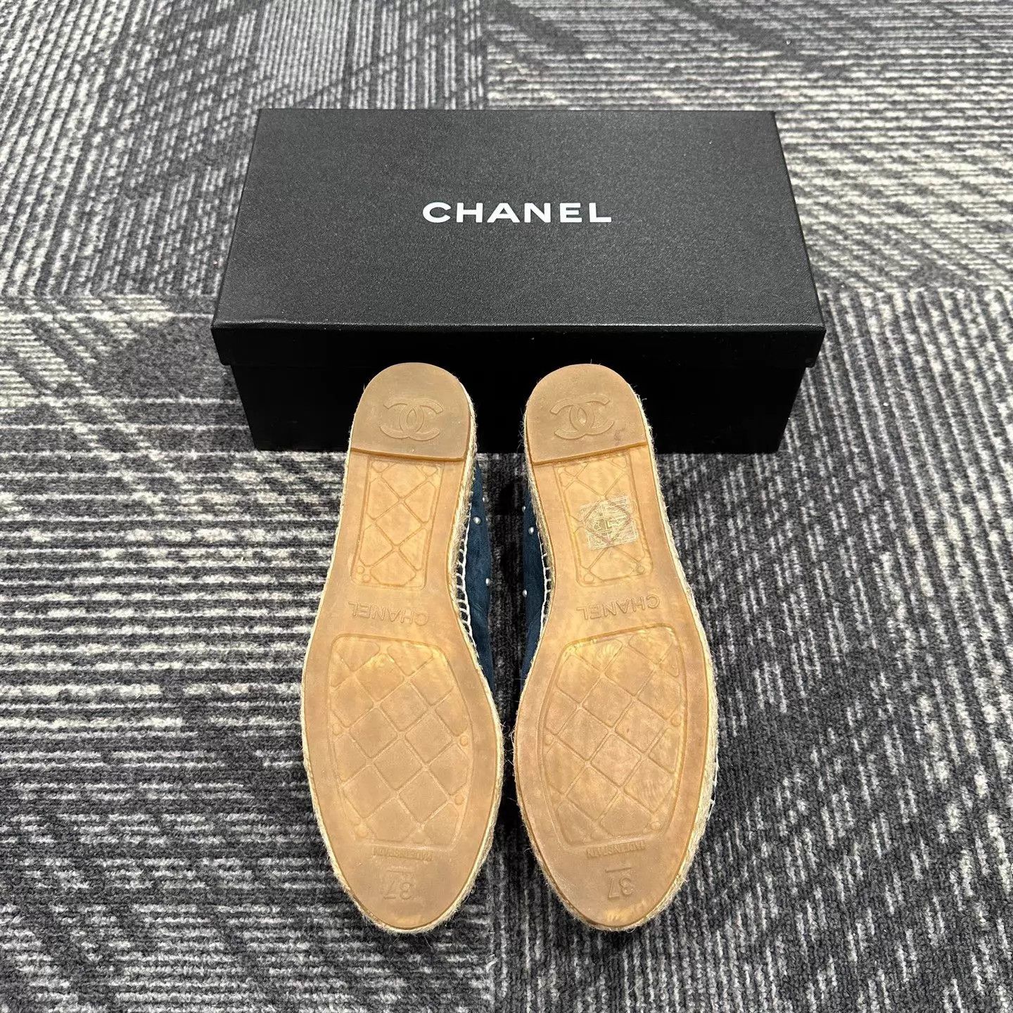 Chanel Chanel Pearl Logo Fisherman Shoes 37 Unworn Size US 6.5 / IT 36.5 - 6 Thumbnail