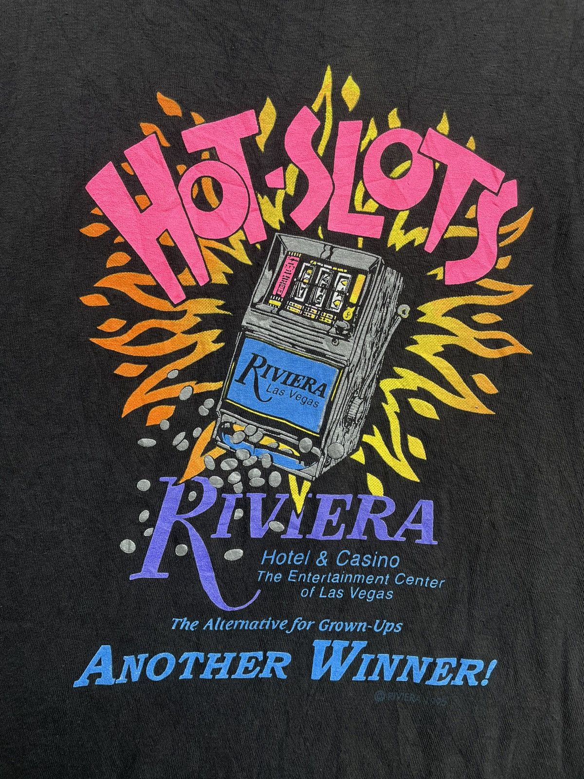 Vintage Vintage1995 Riviera Hotel Hot Slots Machine Big Logo Tshirt Size US XL / EU 56 / 4 - 6 Thumbnail