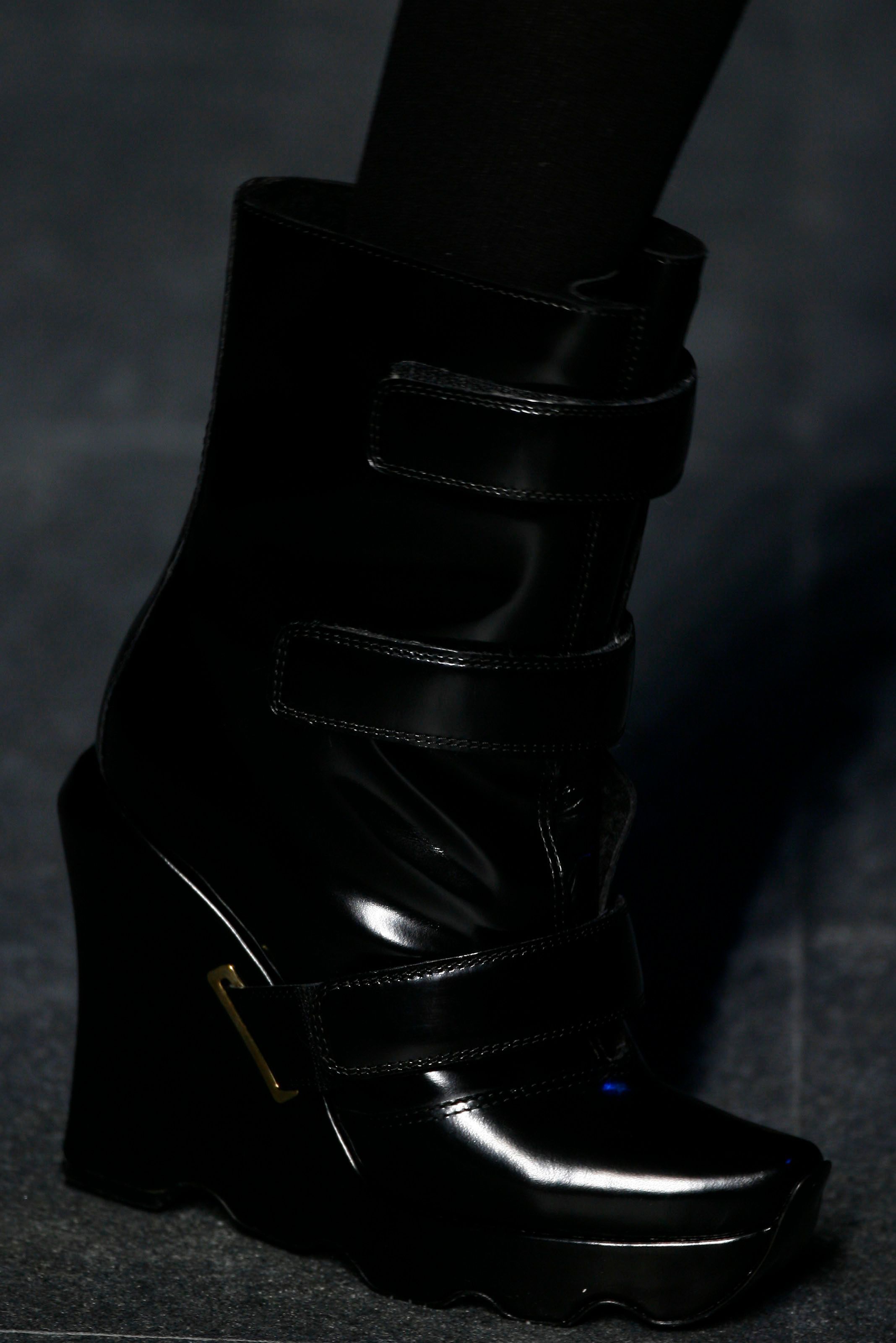 Louis Vuitton Louis Vuitton 2006 Ready-to-Wear Black Leather Wedge Boots Size US 6 / IT 36 - 3 Thumbnail