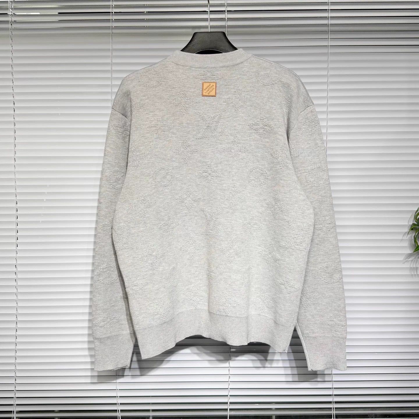 Louis Vuitton LV SS26 Gray 3D Embossed Logo Knit Sweater XL Size US XL / EU 56 / 4 - 2 Thumbnail