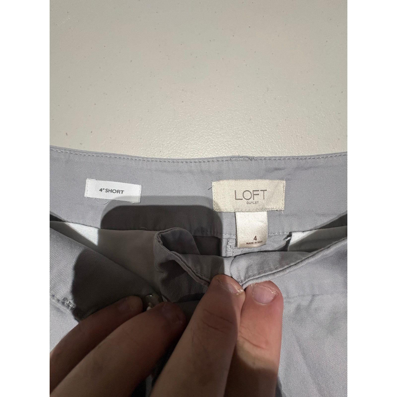 Loft LOFT Outlet Women’s Gray 4 Inch Shorts Size 4 Casual Size 27" / US 4 / IT 40 - 4 Thumbnail