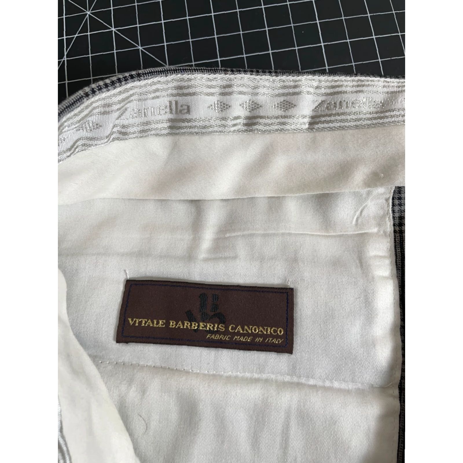 Zanella VINTAGE Zanella Men’s Dress Pants Wool Pleated Gray Glen Plaid 38 x 29 Italy Fall Winter Size US 38 / EU 54 - 5 Thumbnail