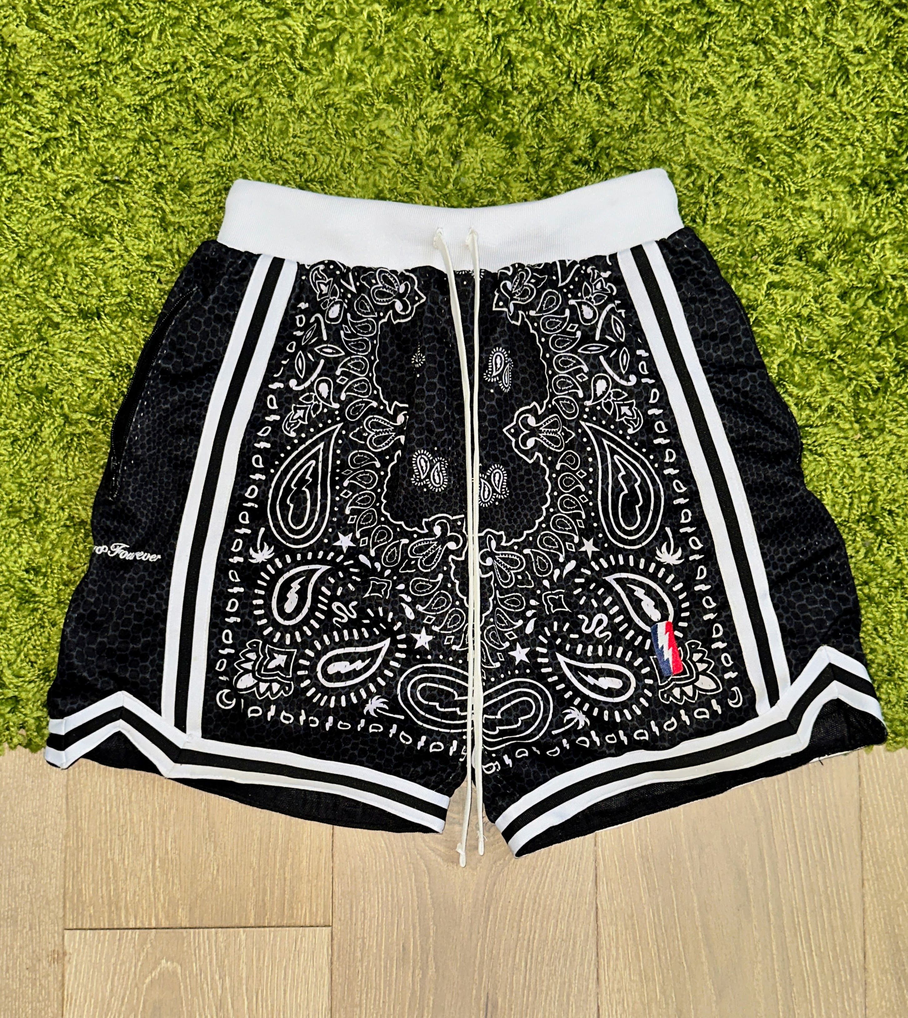 Collect and Select COLLECT and SELECT Paisley shorts Size US 30 / EU 46 - 1 Thumbnail