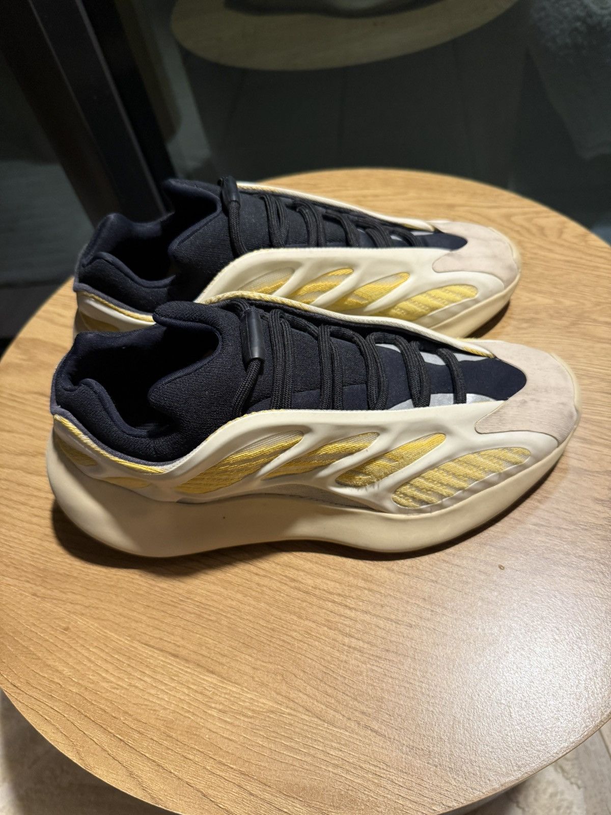 Yeezy Yeezy 700 V3 Size US 8.5 / EU 41-42 - 2 Thumbnail