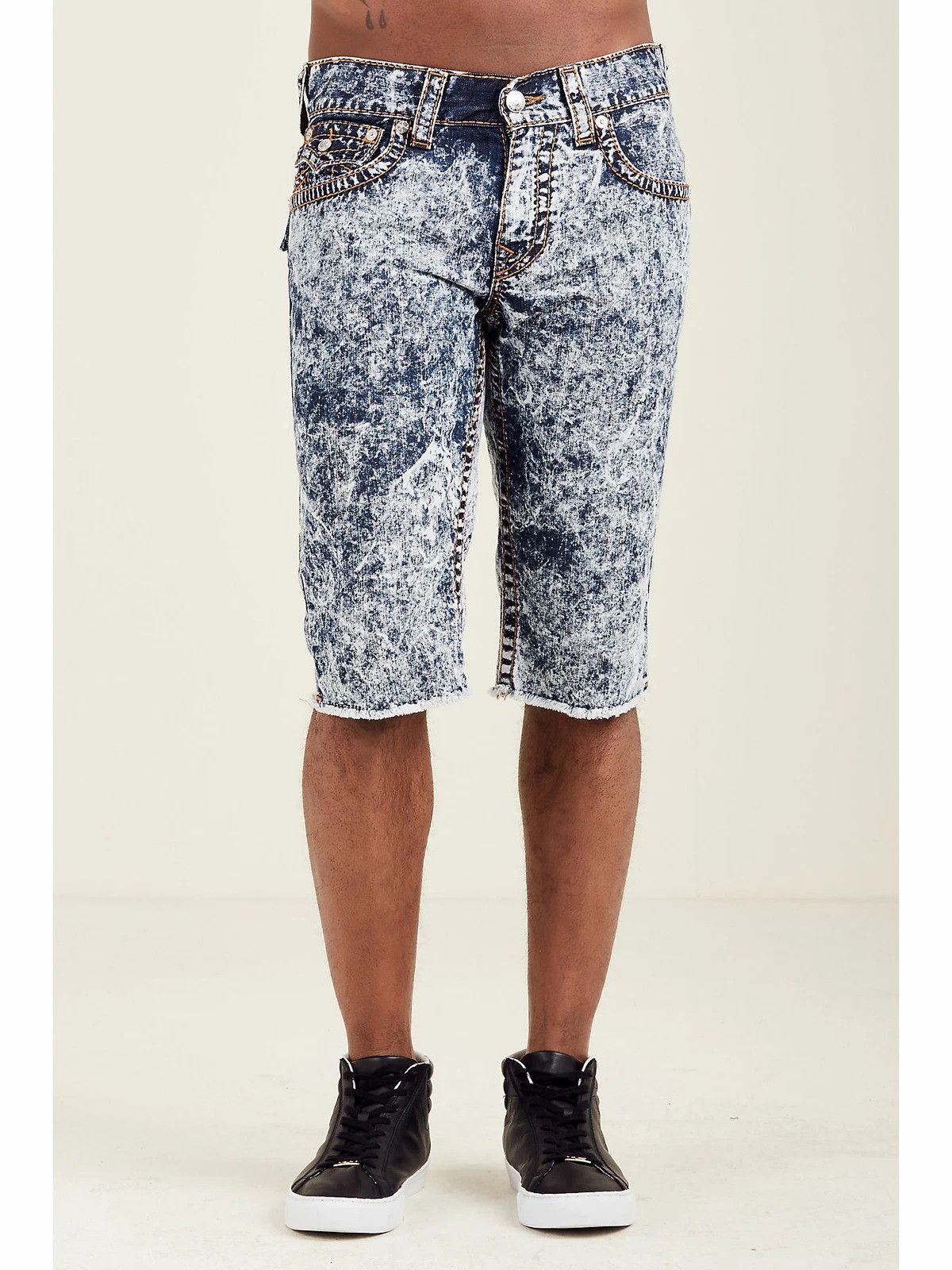 True Religion TRUE RELIGION STRAIGHT FLAP Jean SHORTS MNR859SM6 Acid Wash Size US 29 - 1 Thumbnail