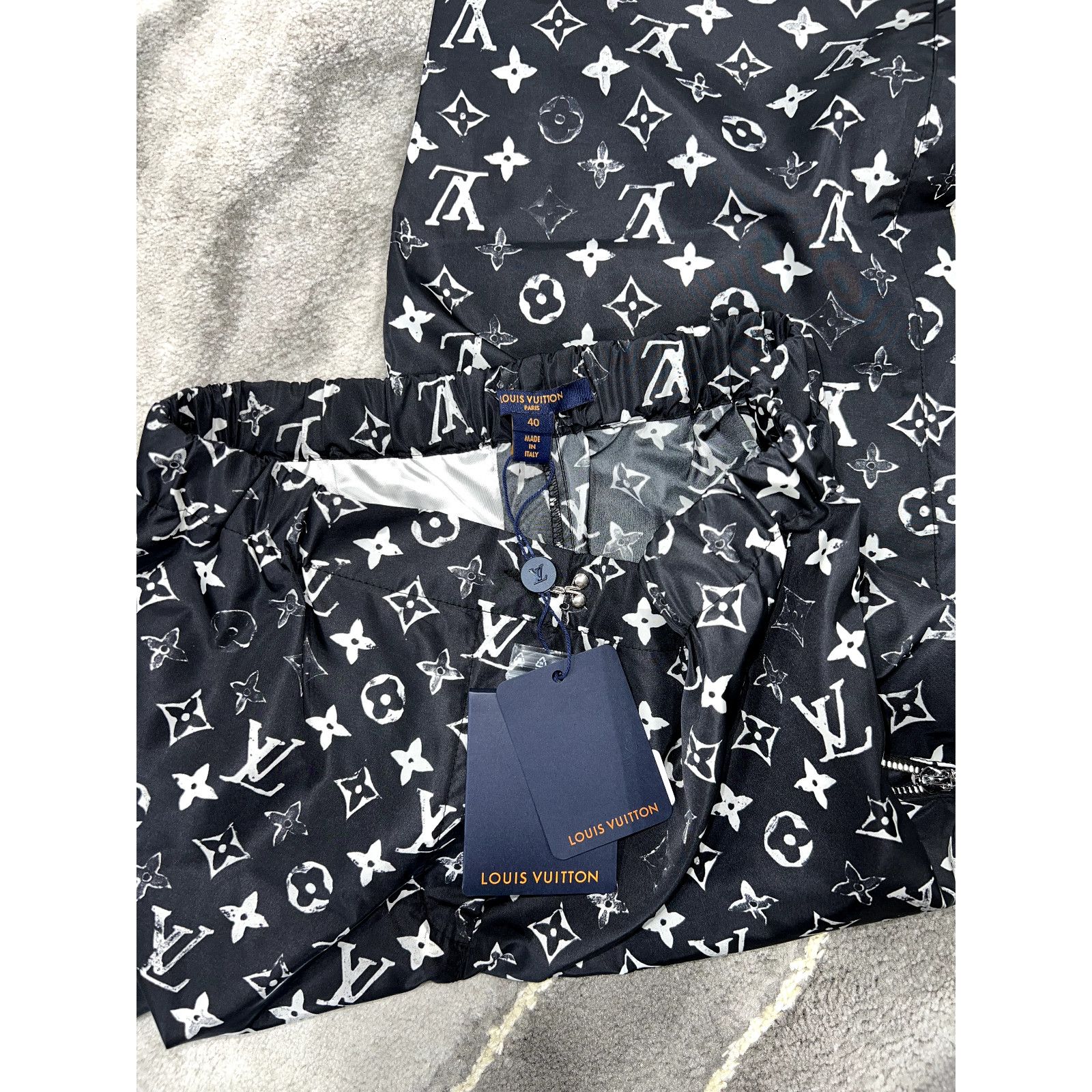 Louis Vuitton Louis Vuitton Stencil Effect Logo Jogging Jogger Pants 40 Size 27" / US 4 / IT 40 - 11 Thumbnail