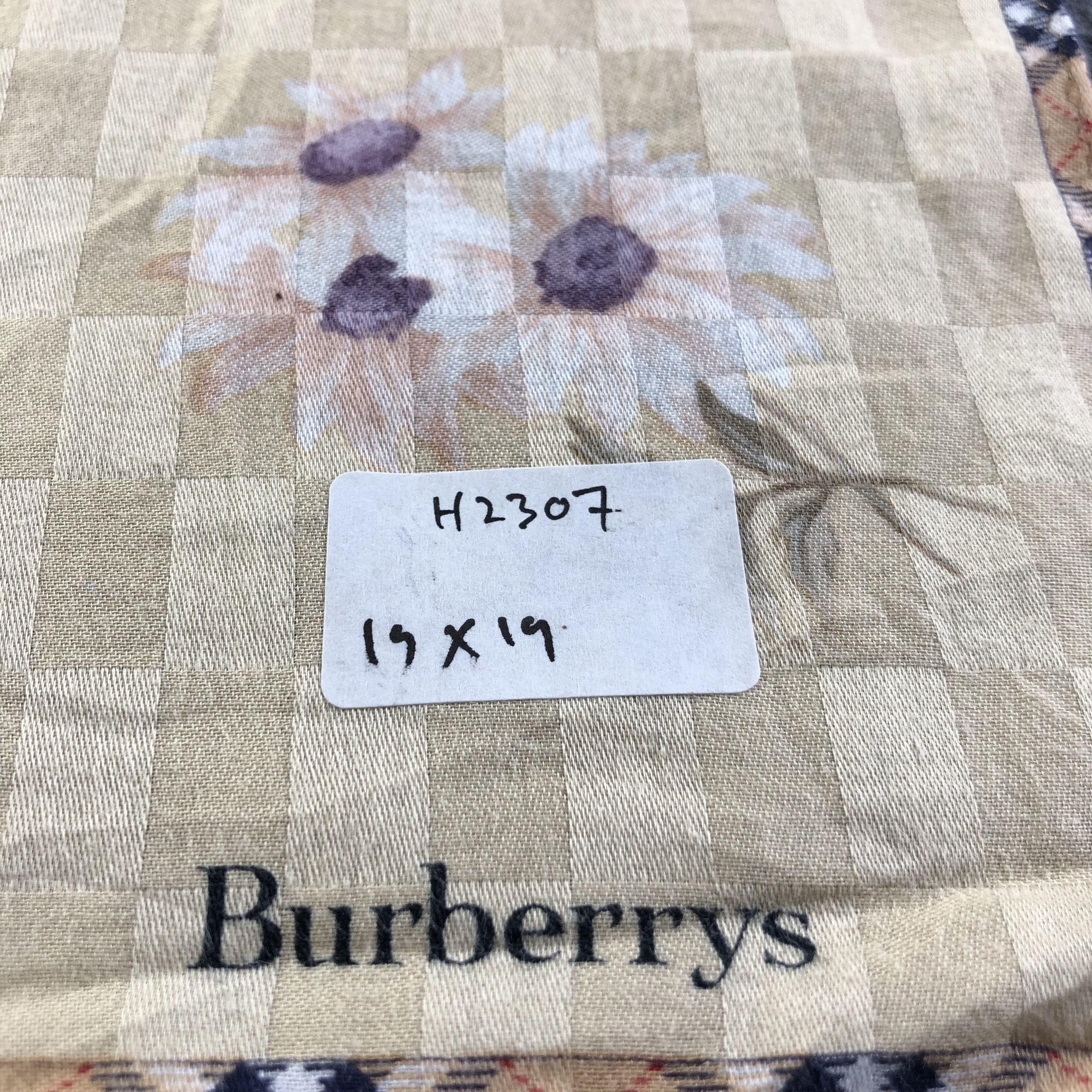 Burberry Burberrys Handkerchief Neckerchief Bandana H2307 Size ONE SIZE - 7 Thumbnail