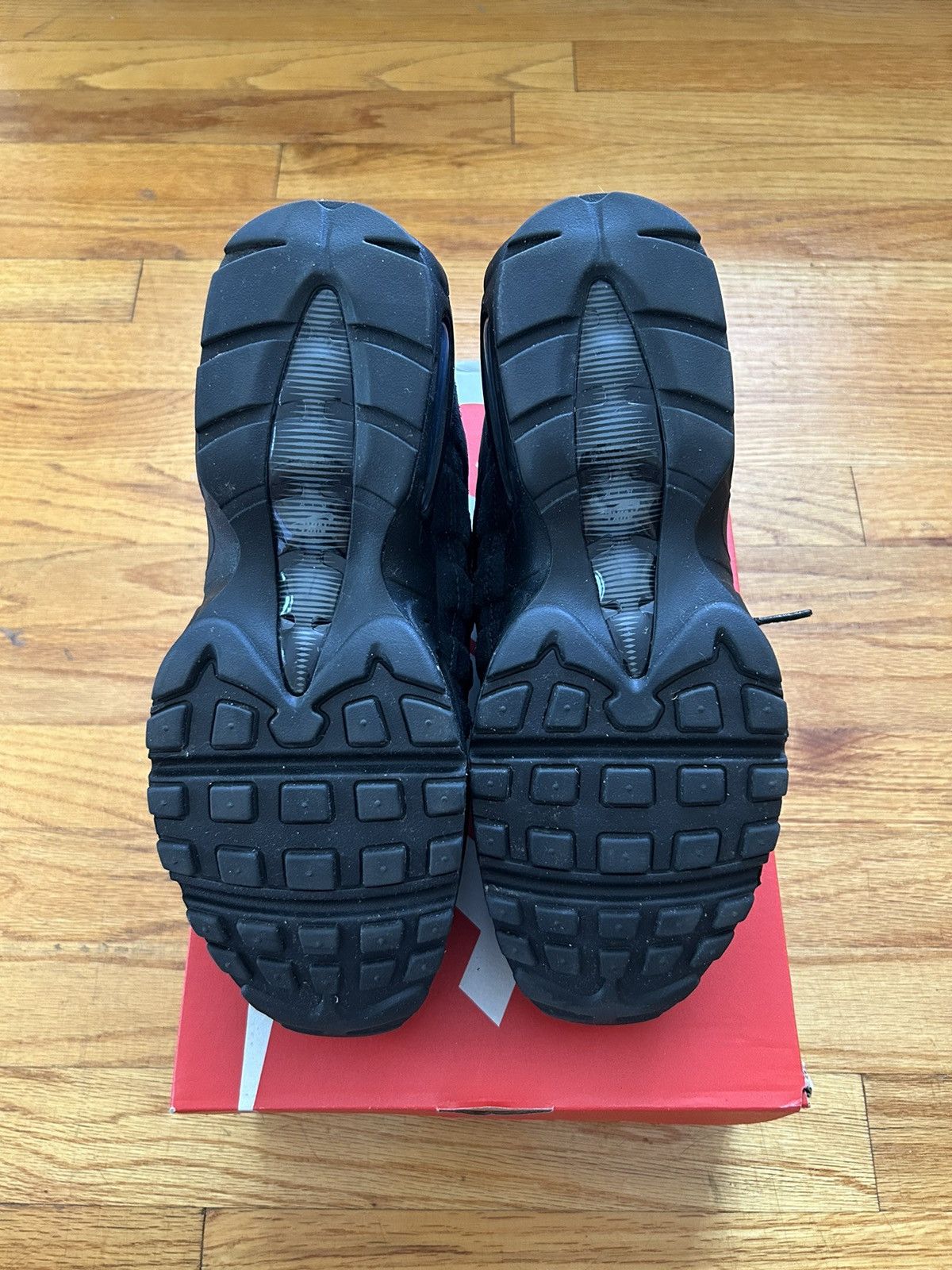 Nike Nike Air Max 95 Black *NEW* Size US 9.5 / EU 42-43 - 5 Thumbnail
