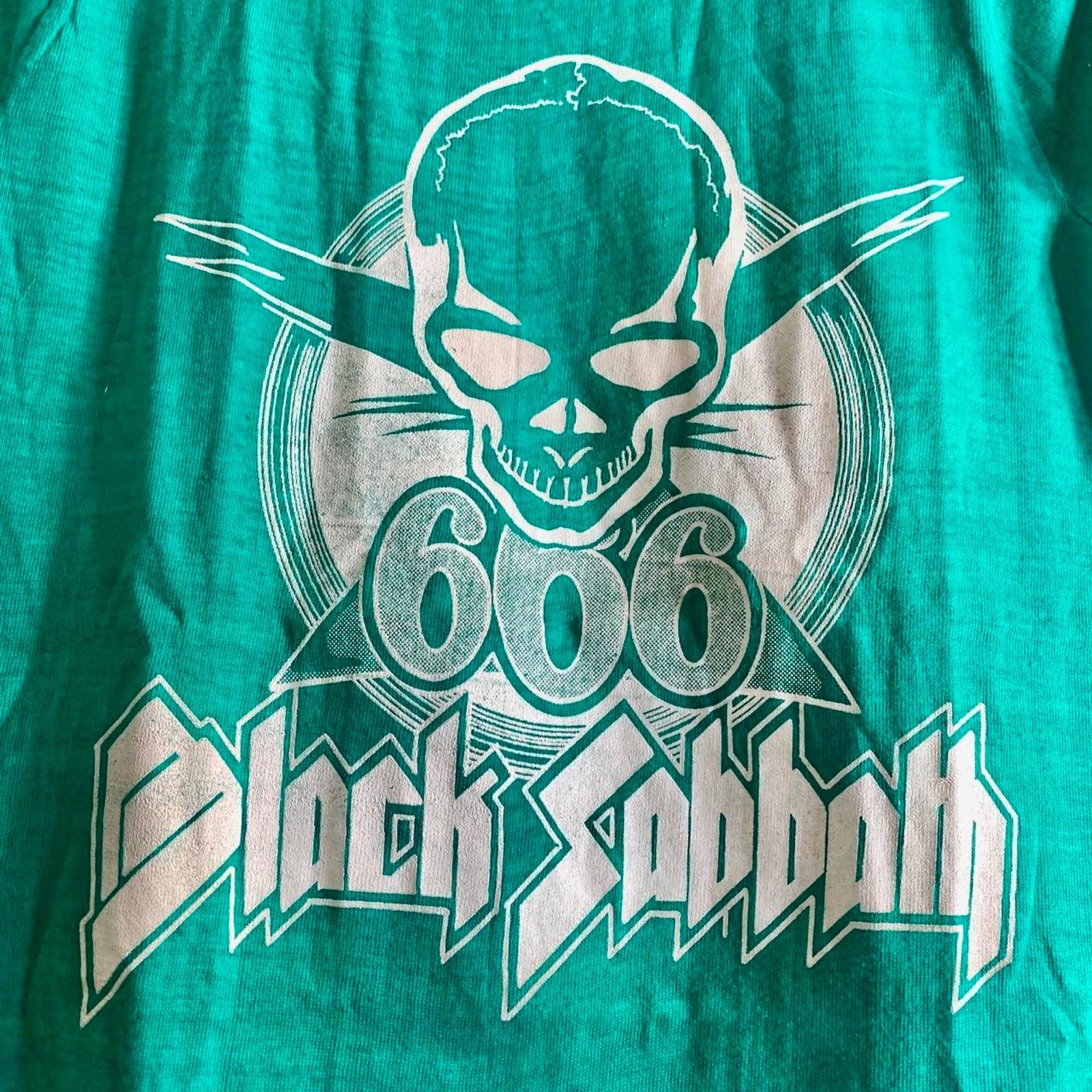ミュージシャン 90s Ozzy Osbourne vintage black sabbath Vintage 90s Ozzy Osbourne Bloody Black Sabbath 3/4 Sleeve