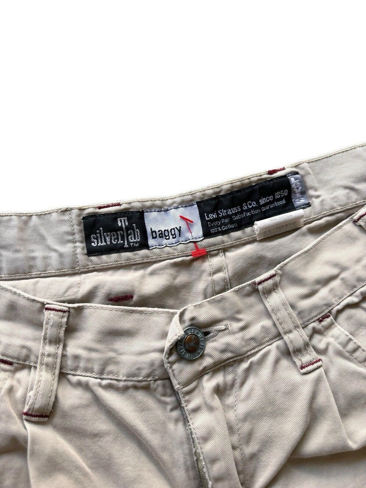 Levi's × Vintage Levi’s Silver Tab Baggy Khaki Cargo Shorts Size 33 Y2K Size US 33 - 2 Thumbnail